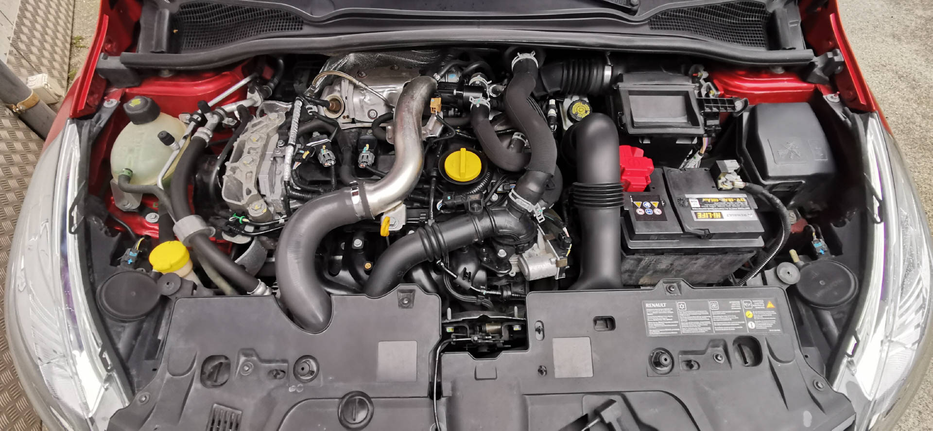 RENAULT Clio Sport 1.6 T 200 RS-image-15