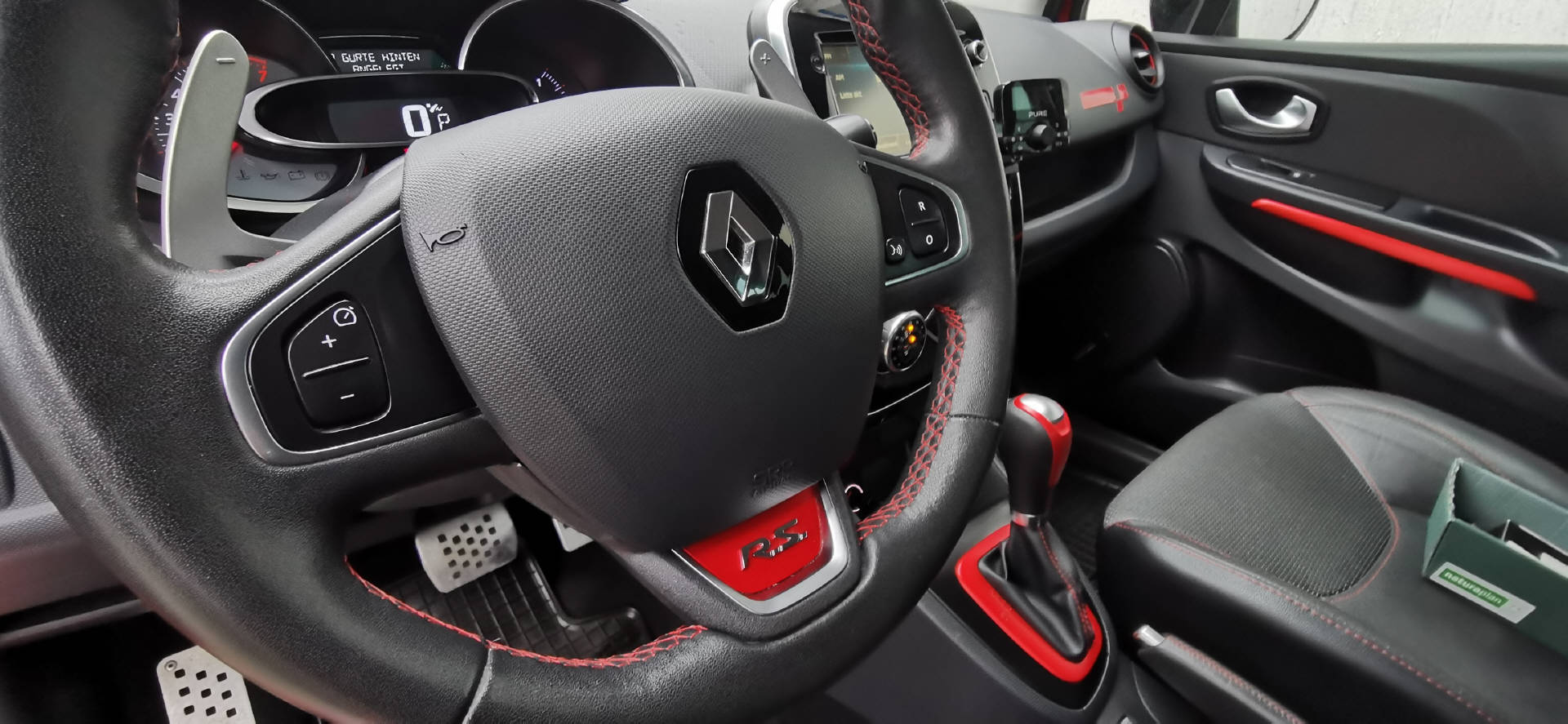 RENAULT Clio Sport 1.6 T 200 RS-image-9
