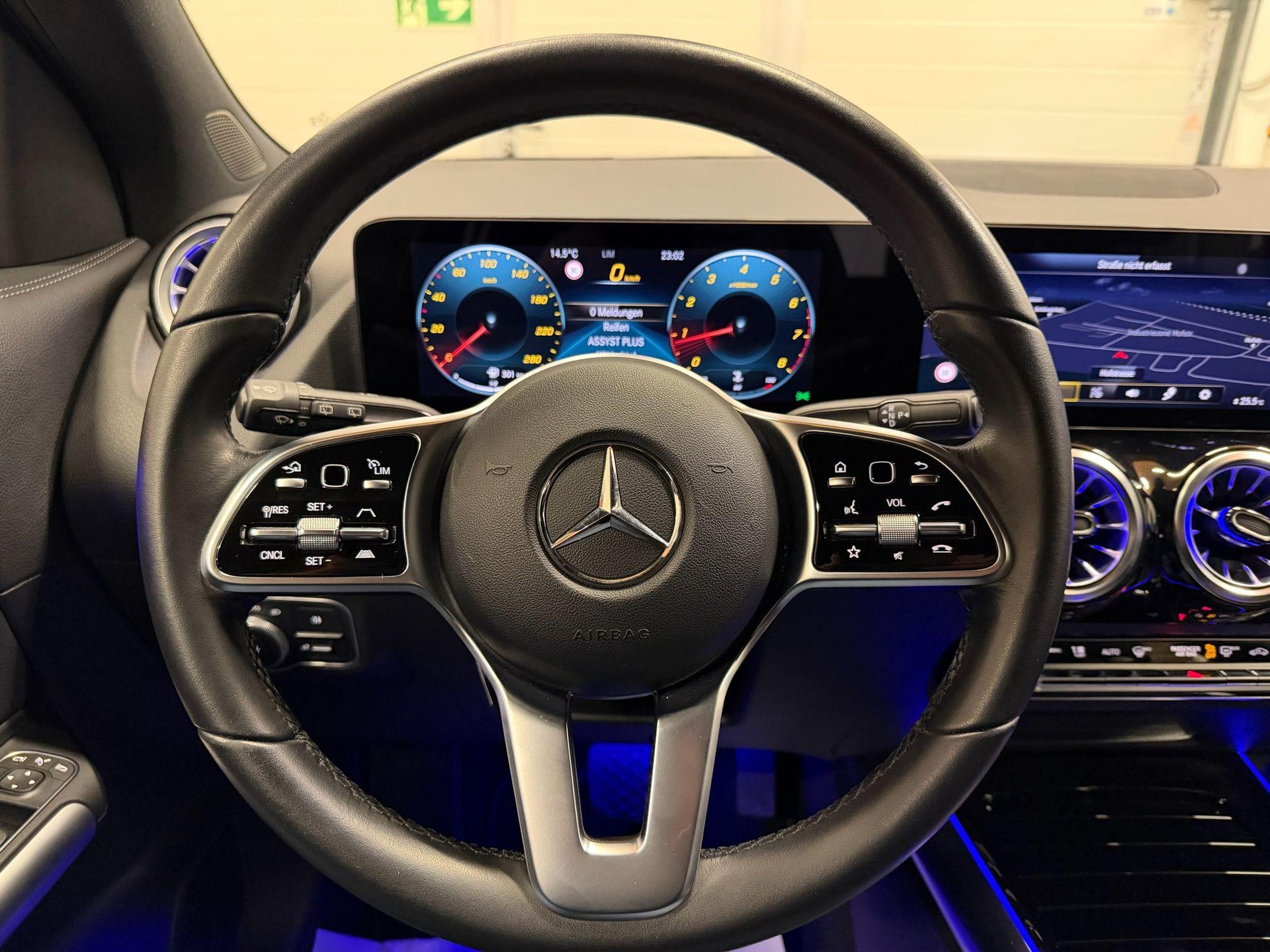 MERCEDES-BENZ GLA 200 Progressive-image-25