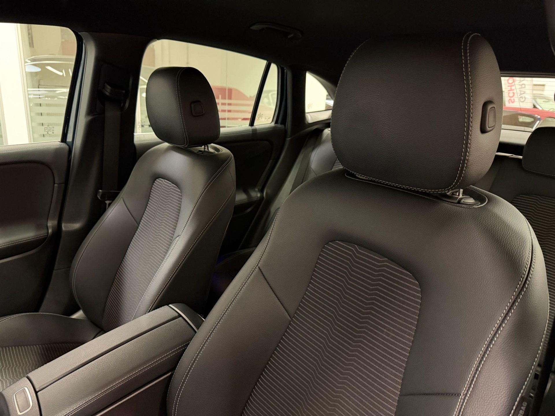 MERCEDES-BENZ GLA 200 Progressive-image-12