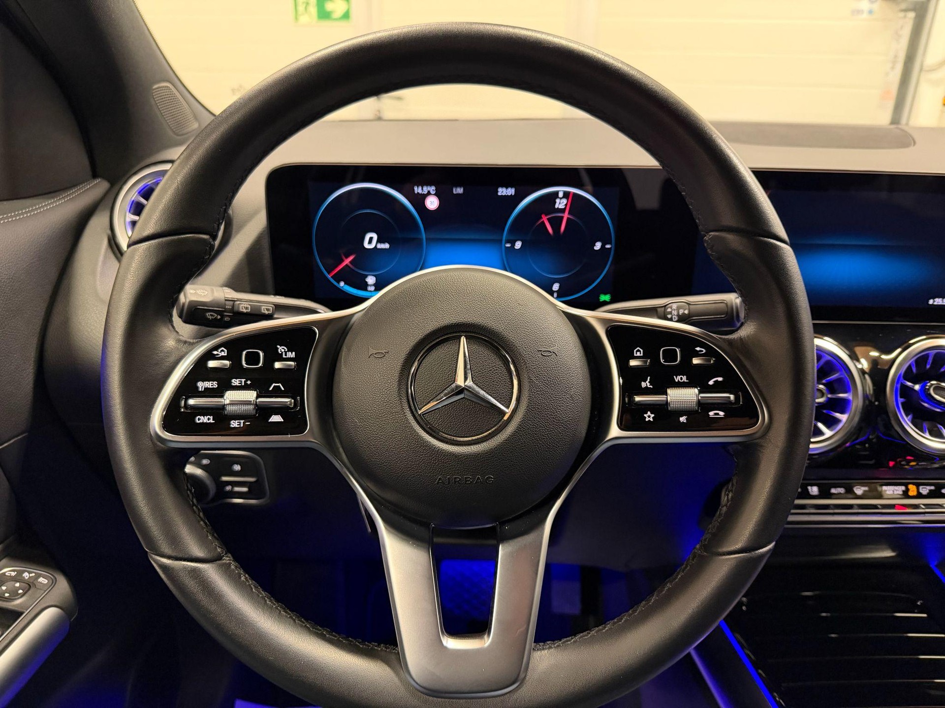 MERCEDES-BENZ GLA 200 Progressive-image-21
