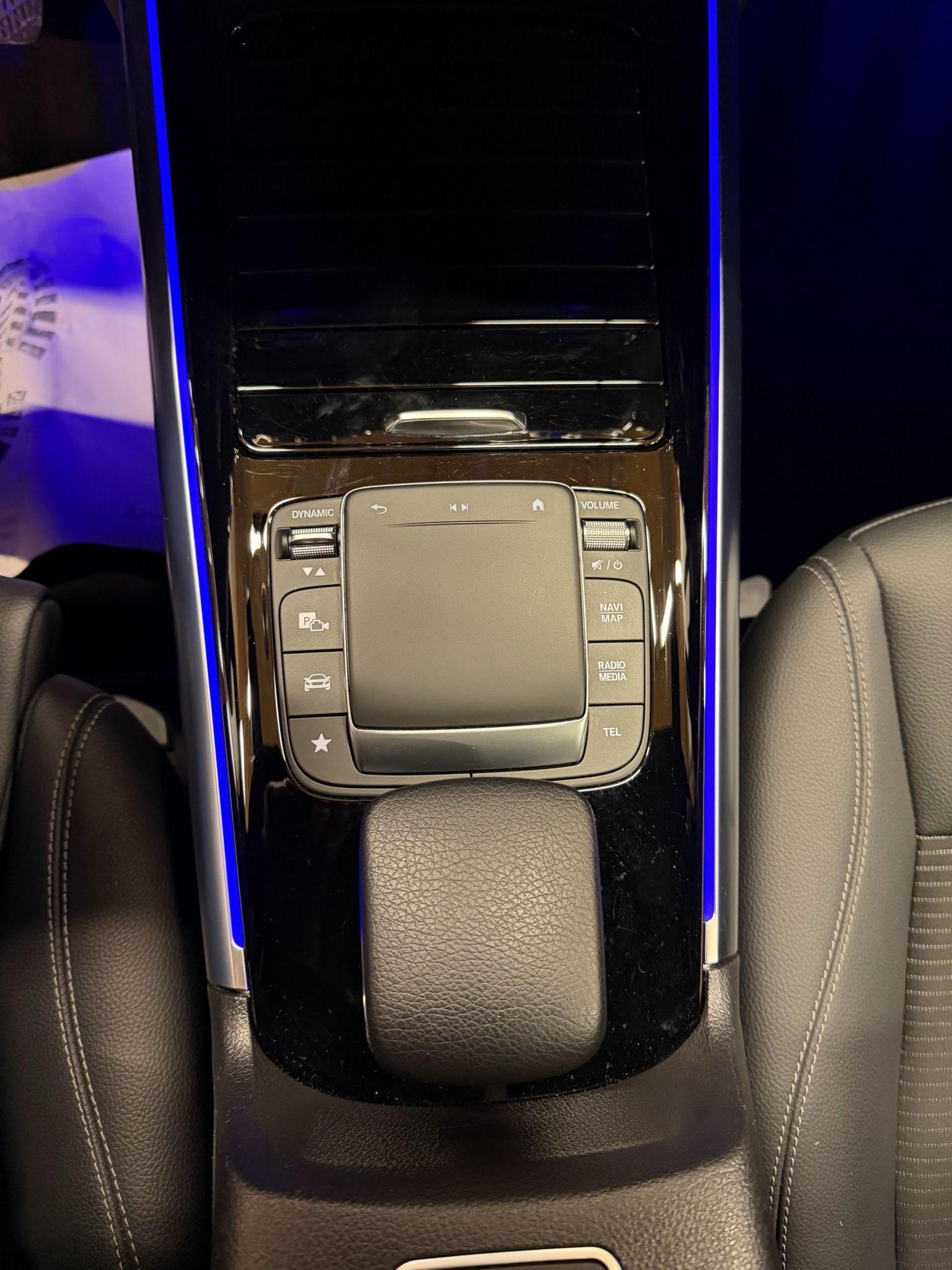 MERCEDES-BENZ GLA 200 Progressive-image-19
