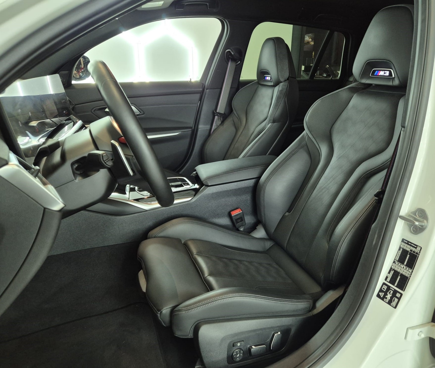 BMW M3 Touring xDrive Competition M-image-12