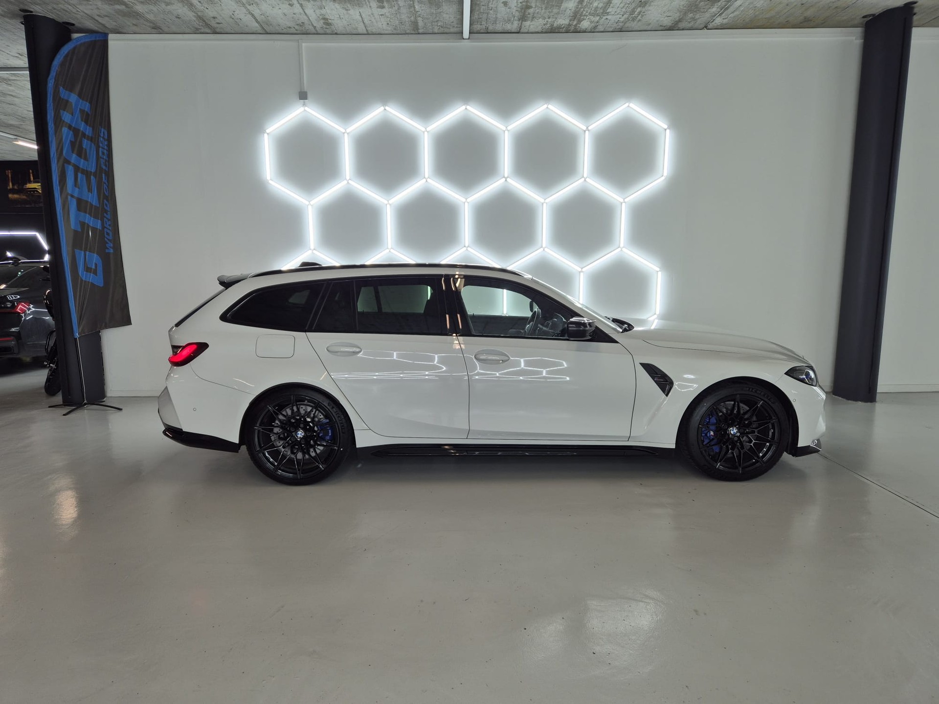 BMW M3 Touring xDrive Competition M-image-7