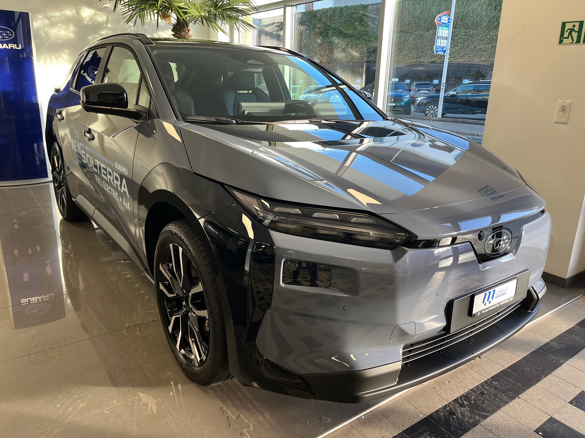 SUBARU Solterra eV Luxury AWD-showroom-element-3
