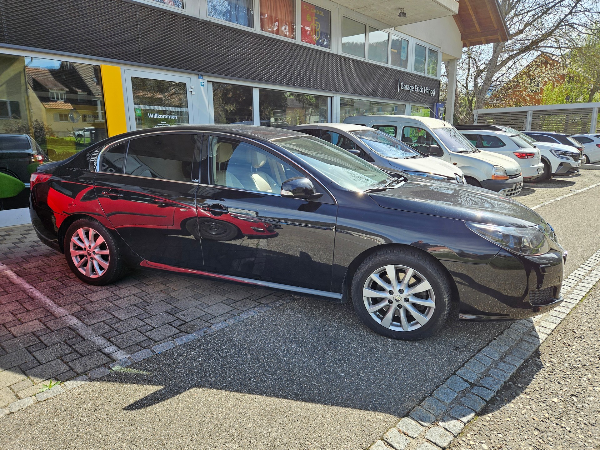 RENAULT Latitude 3.0 dCi Initiale active-shift-showroom-element-3