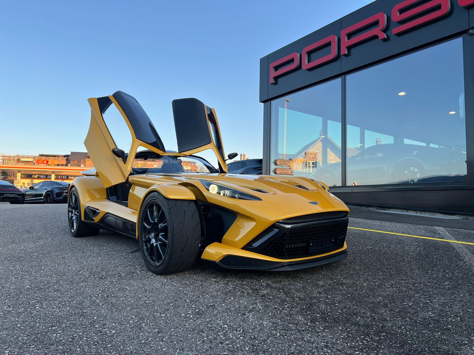DONKERVOORT F22-showroom-element-2