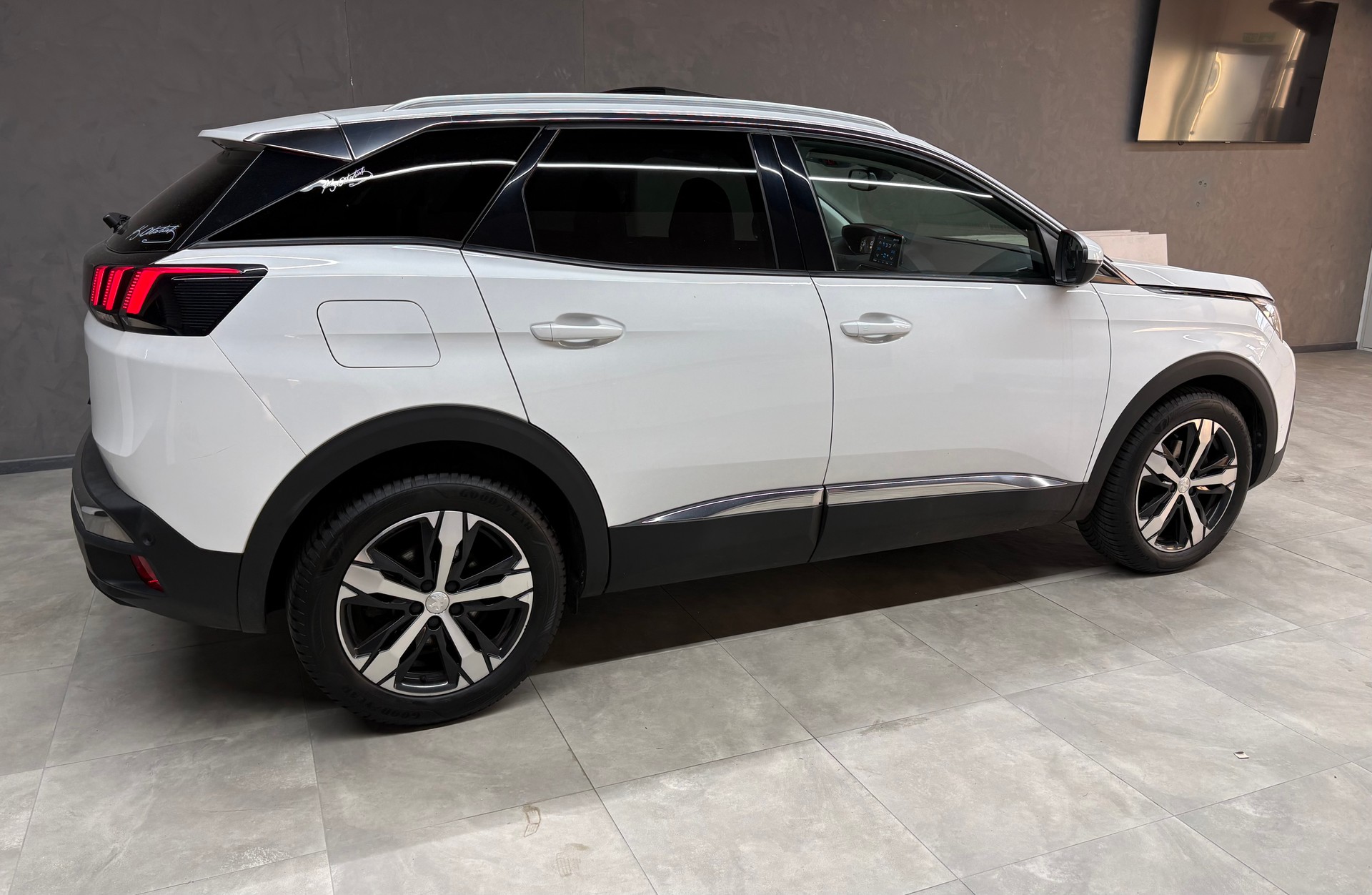 PEUGEOT 3008 1.6 THP Allure EAT-image-3