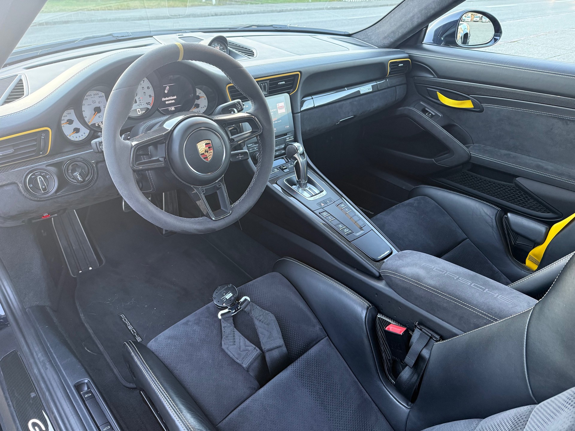 PORSCHE 911 GT3 RS *Weissach*-image-6