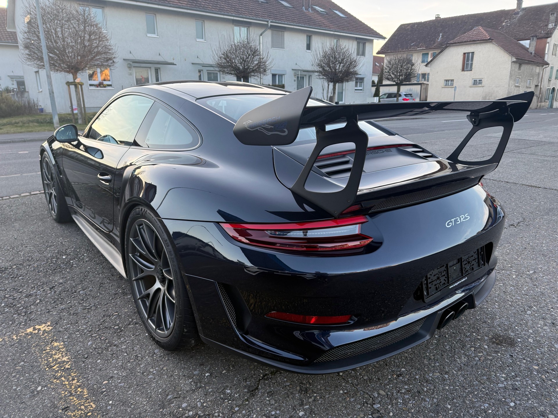 PORSCHE 911 GT3 RS *Weissach*-showroom-element-3