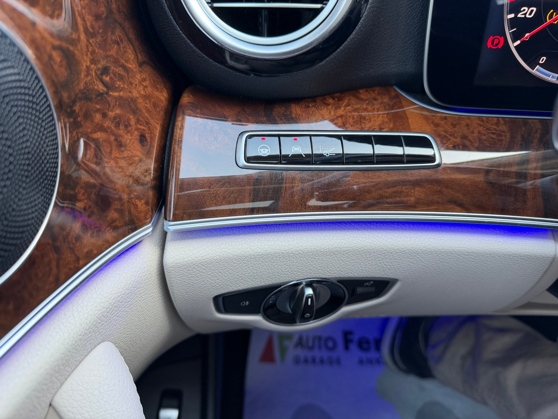 MERCEDES-BENZ E 400 AMG Line 4Matic 9G-Tronic-image-18