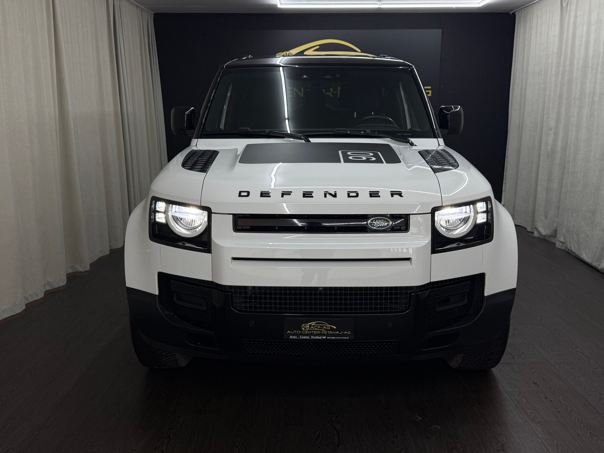 LAND ROVER Defender 90 3.0D I6 250 SE AT8-image-1