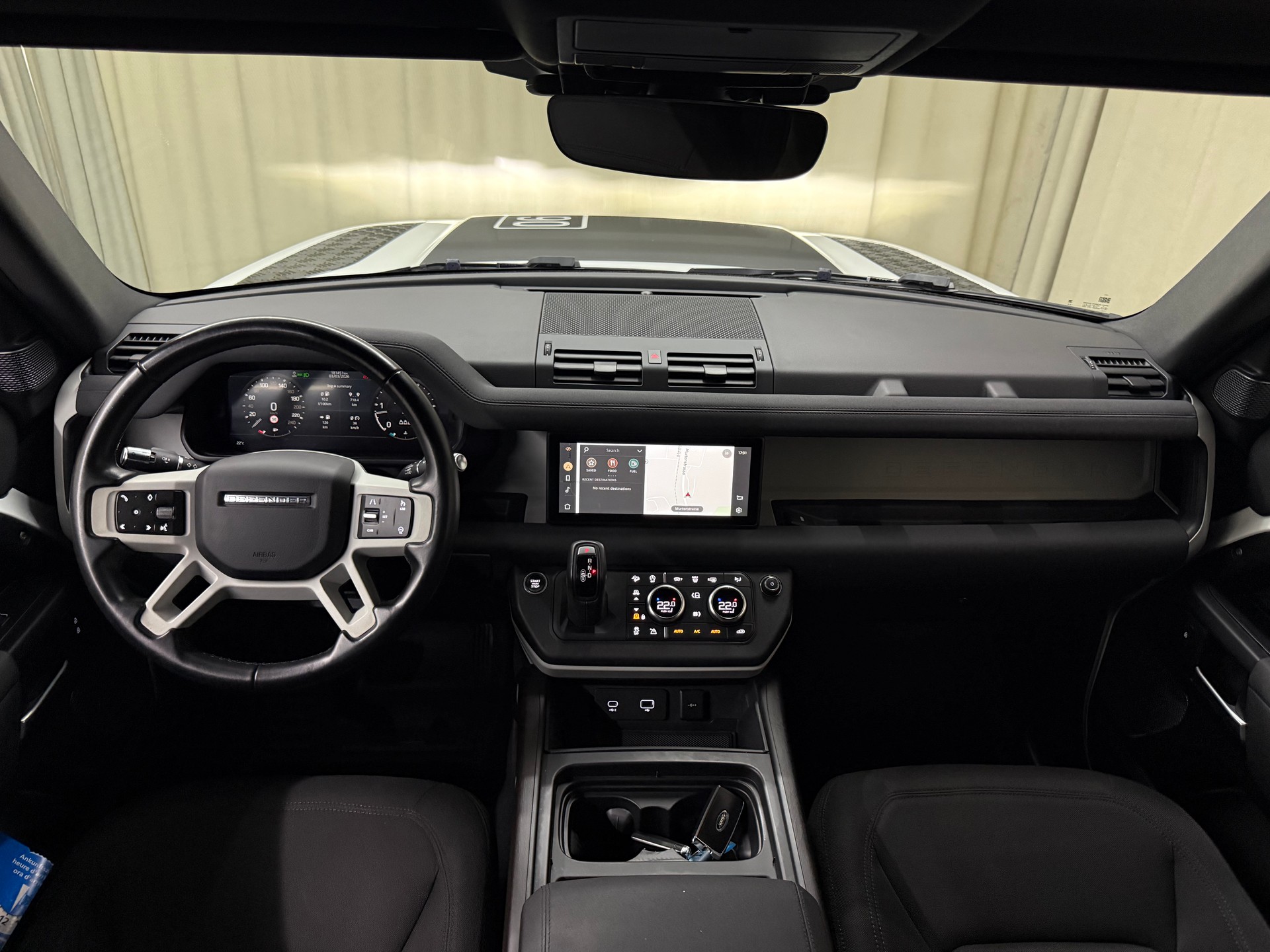 LAND ROVER Defender 90 3.0D I6 250 SE AT8-image-6