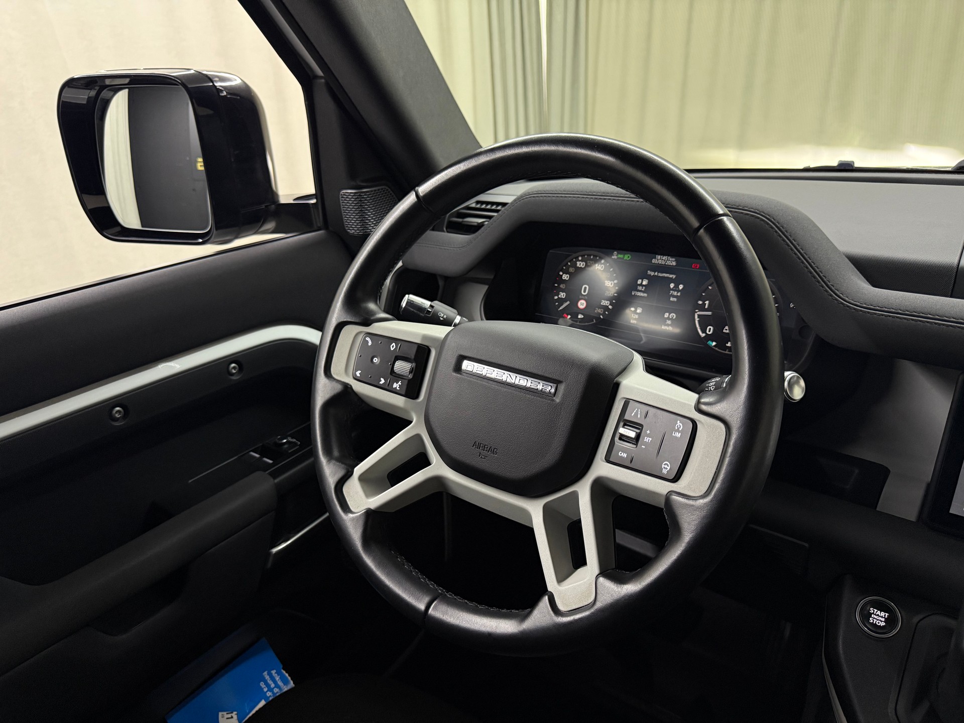 LAND ROVER Defender 90 3.0D I6 250 SE AT8-image-9