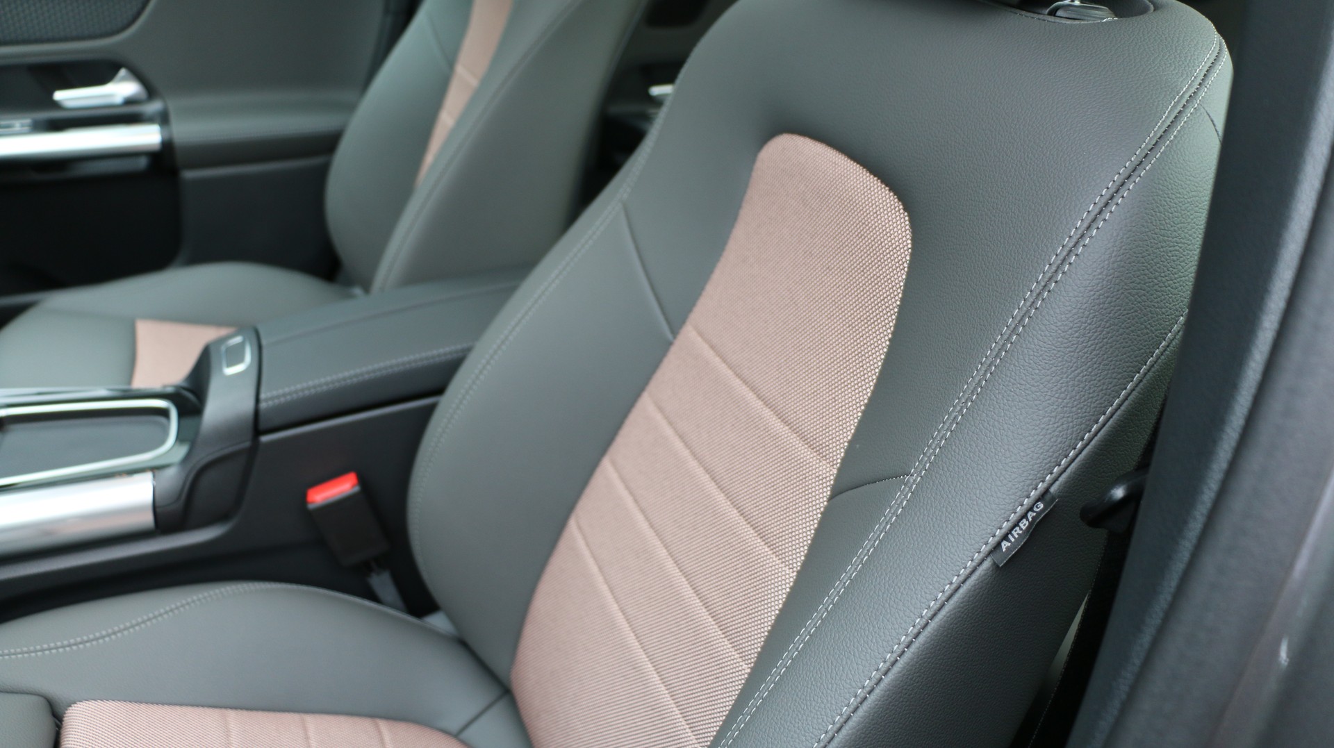 MERCEDES-BENZ EQA 350 4MATIC "Excellence Edition"-image-9