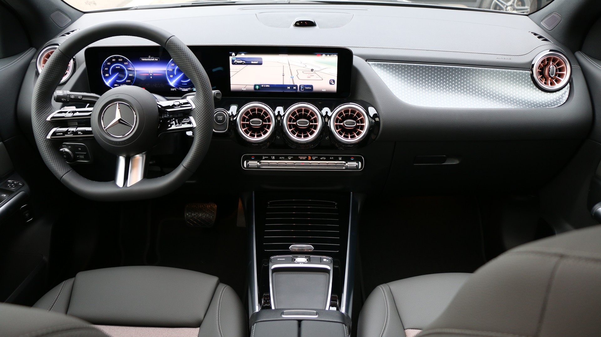 MERCEDES-BENZ EQA 350 4MATIC "Excellence Edition"-image-6