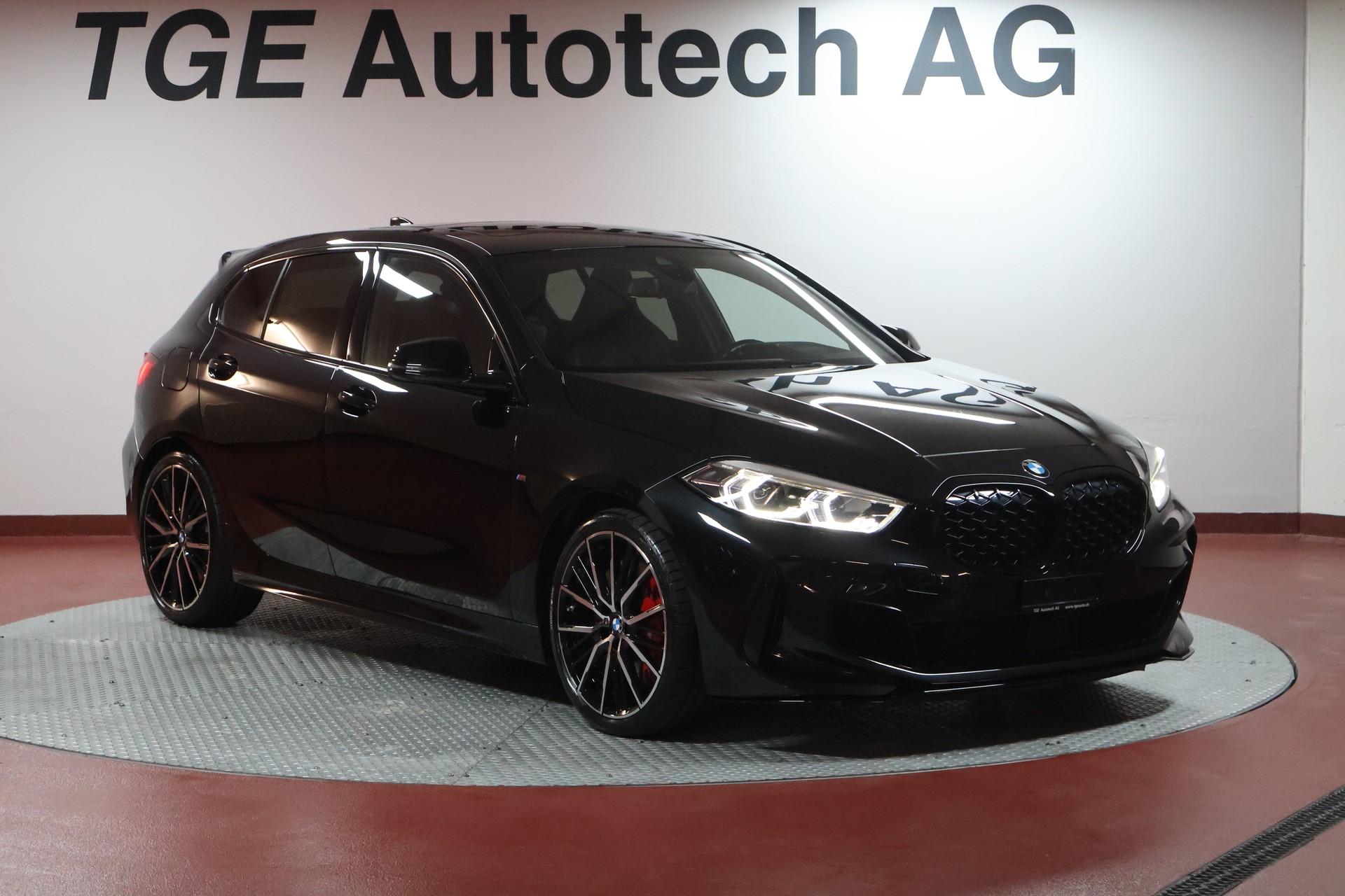 BMW M135i xDrive Steptronic-image-2