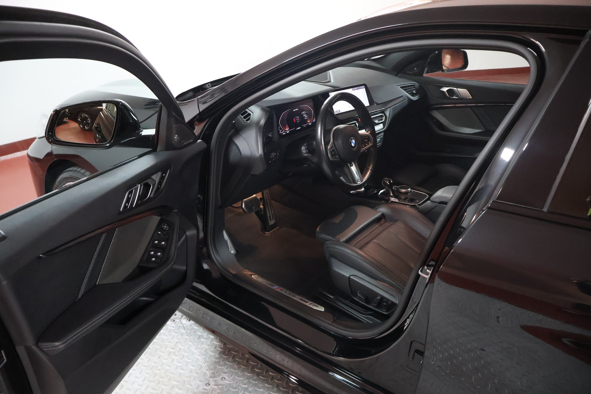 BMW M135i xDrive Steptronic-image-5