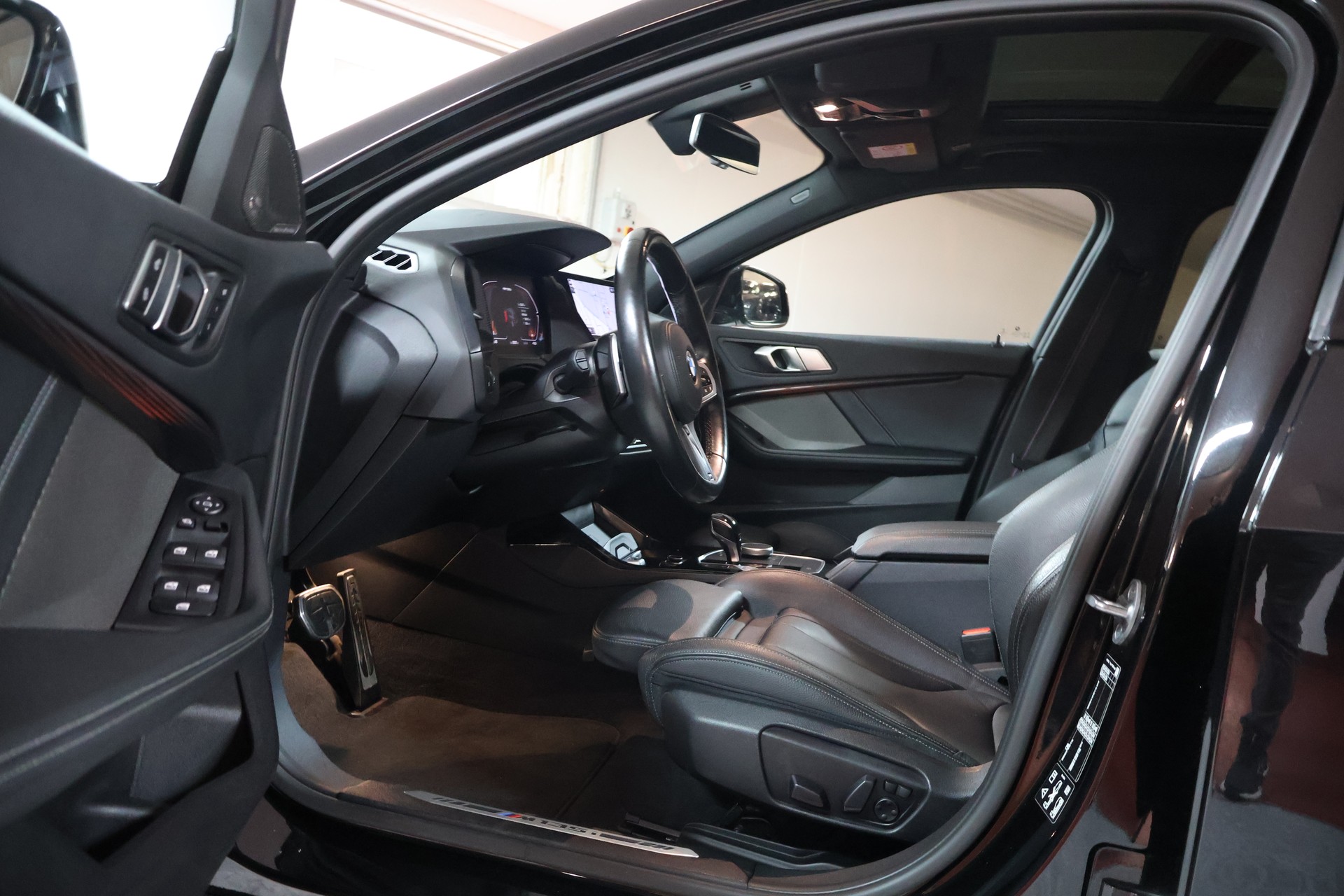 BMW M135i xDrive Steptronic-image-7