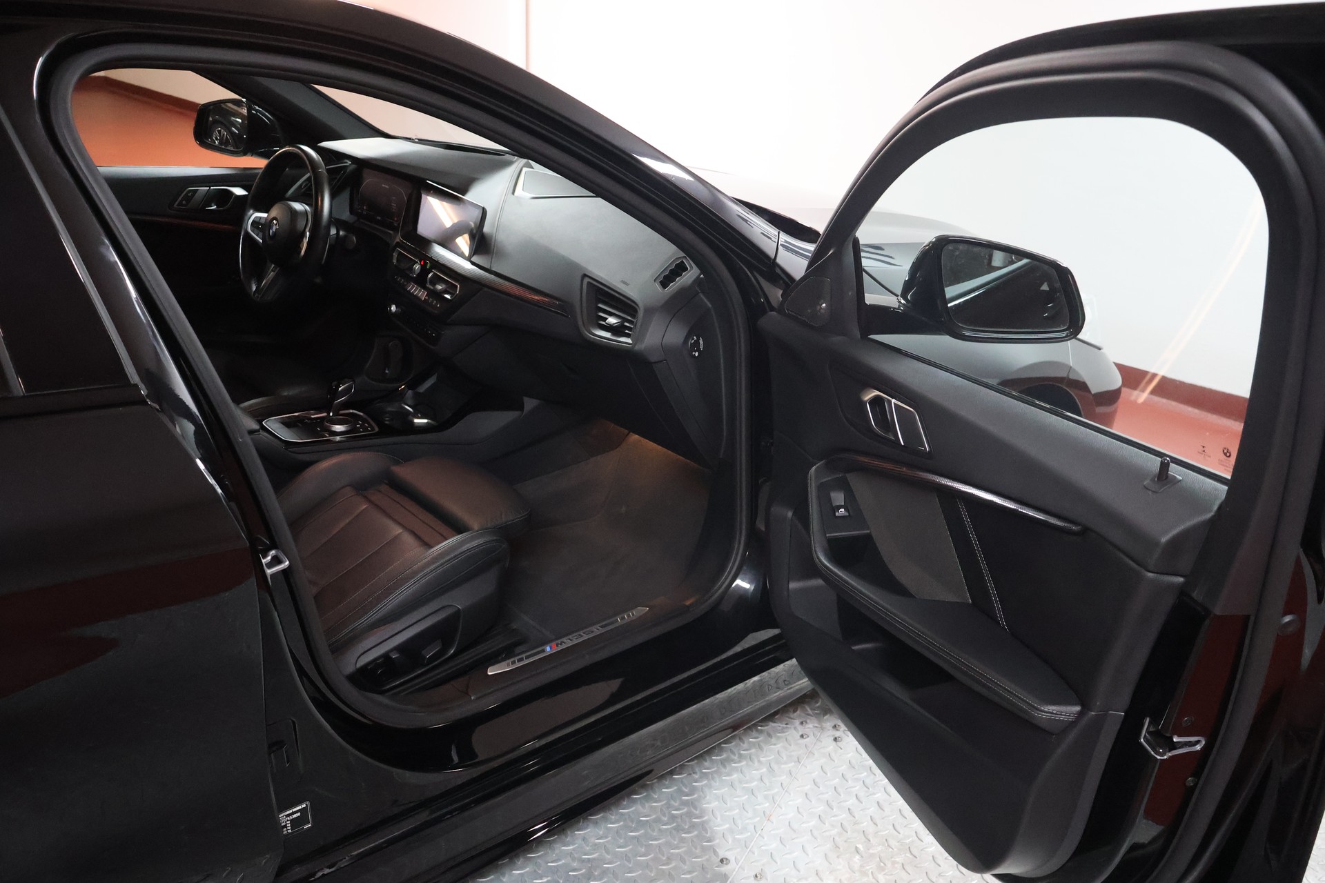 BMW M135i xDrive Steptronic-image-15