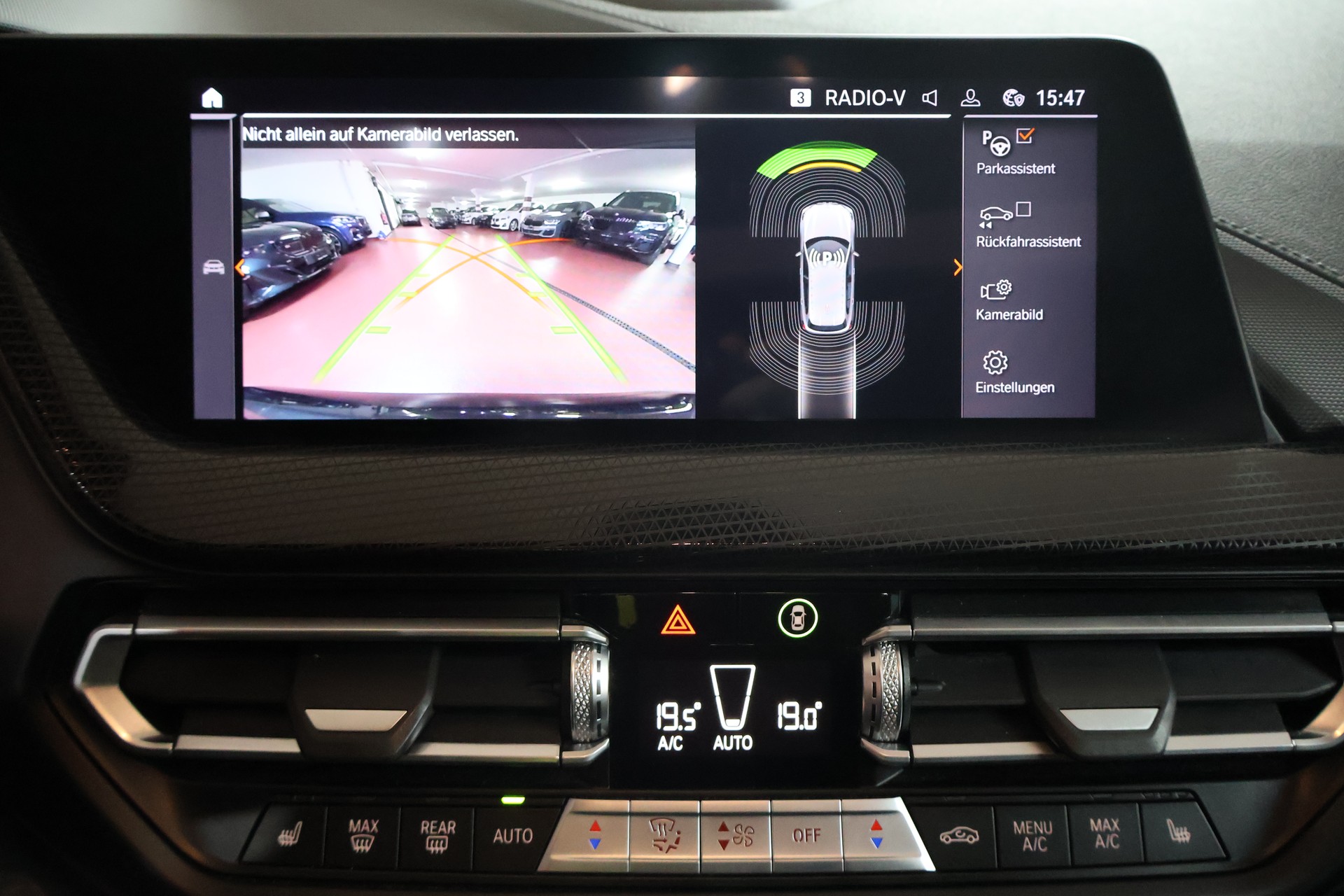 BMW M135i xDrive Steptronic-image-12