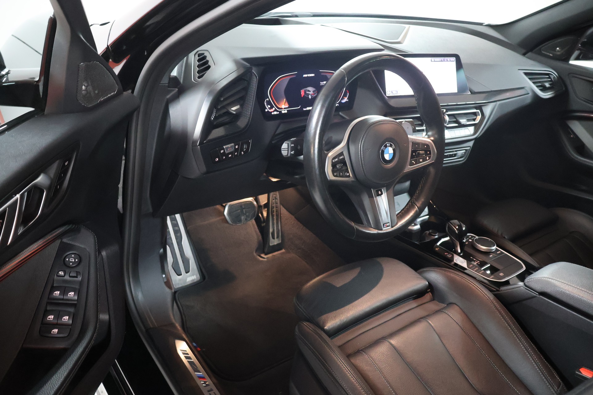 BMW M135i xDrive Steptronic-image-8