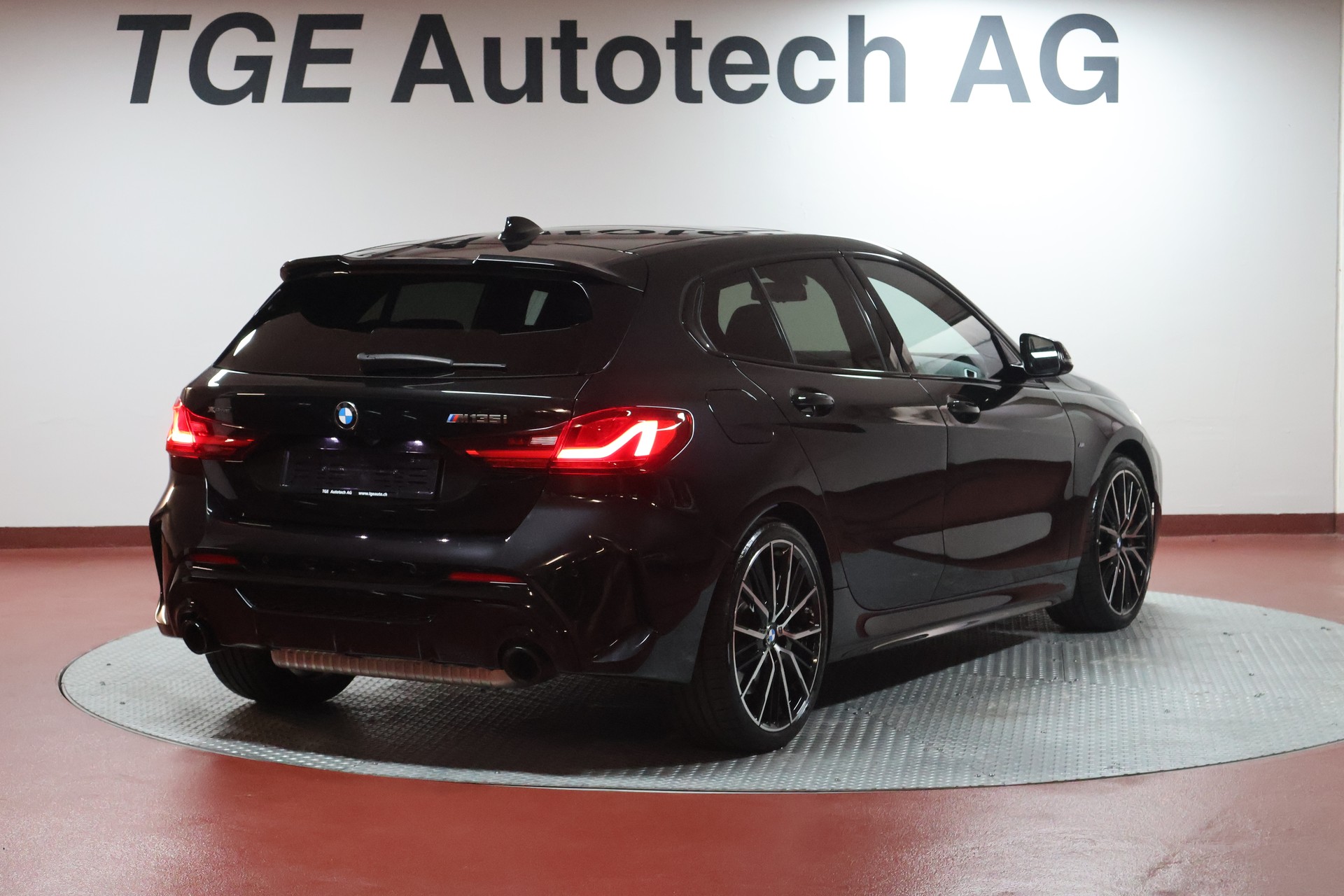BMW M135i xDrive Steptronic-image-19