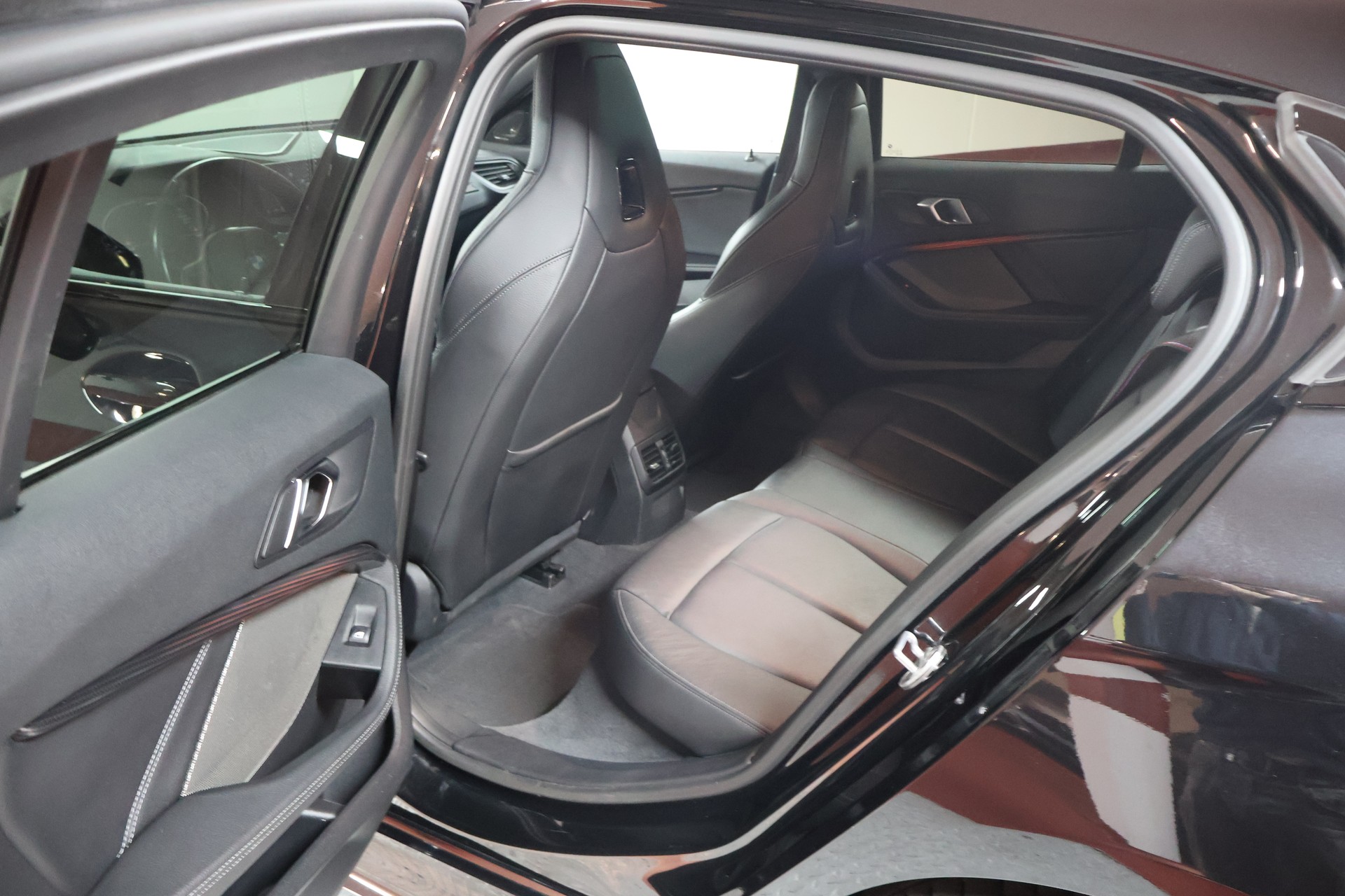 BMW M135i xDrive Steptronic-image-17
