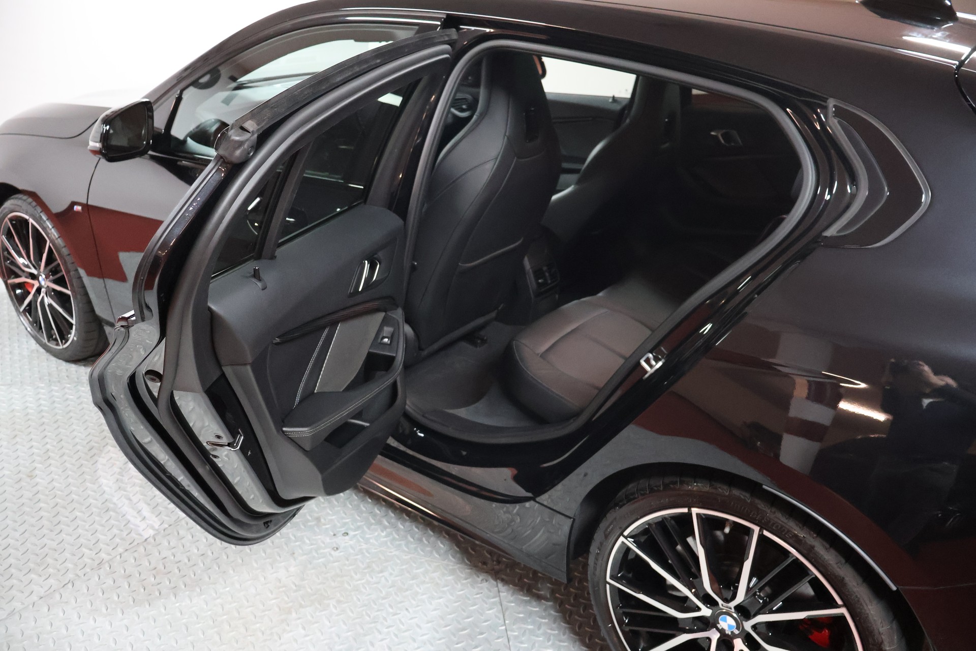 BMW M135i xDrive Steptronic-image-16