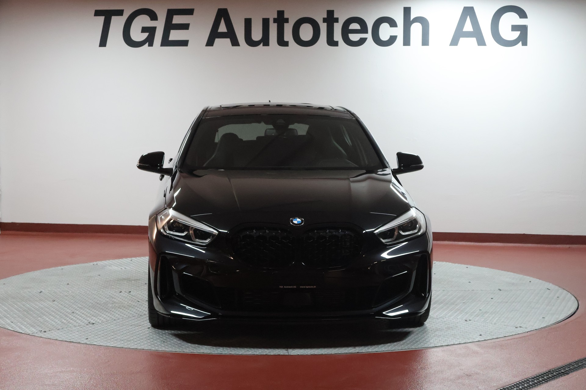 BMW M135i xDrive Steptronic-image-1