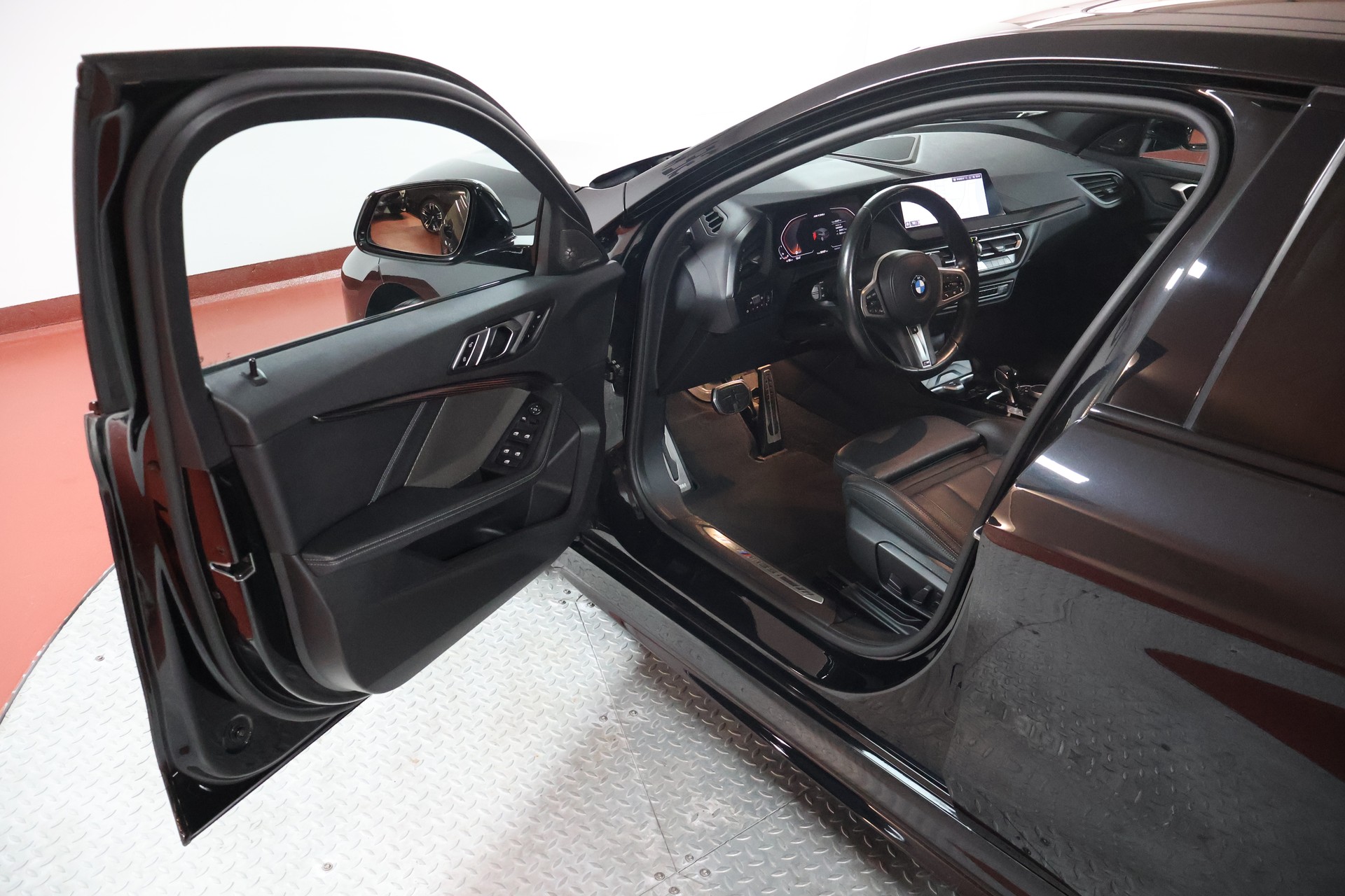 BMW M135i xDrive Steptronic-image-4