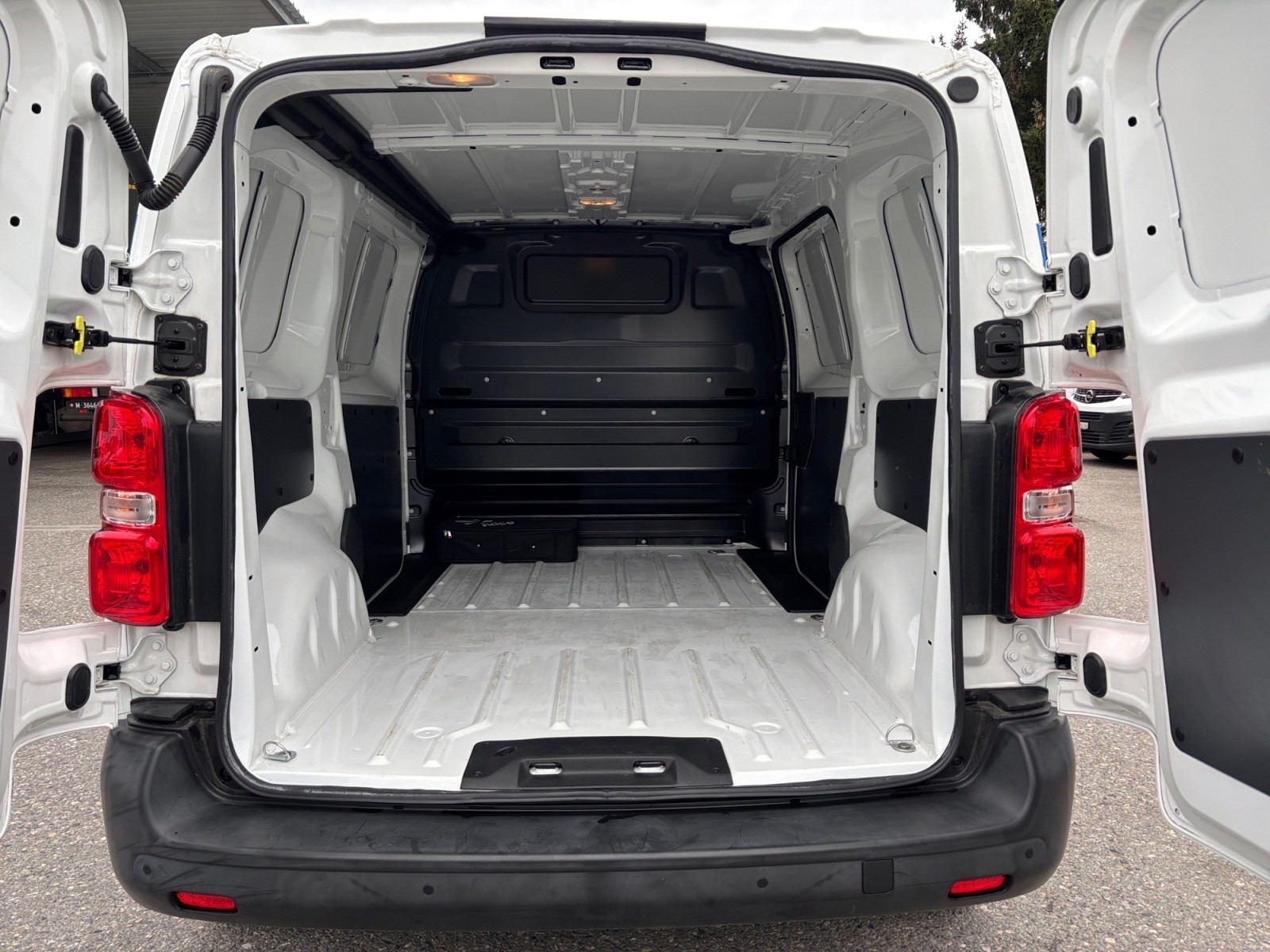 FIAT E-Scudo 50kWh L2 Lounge-image-5