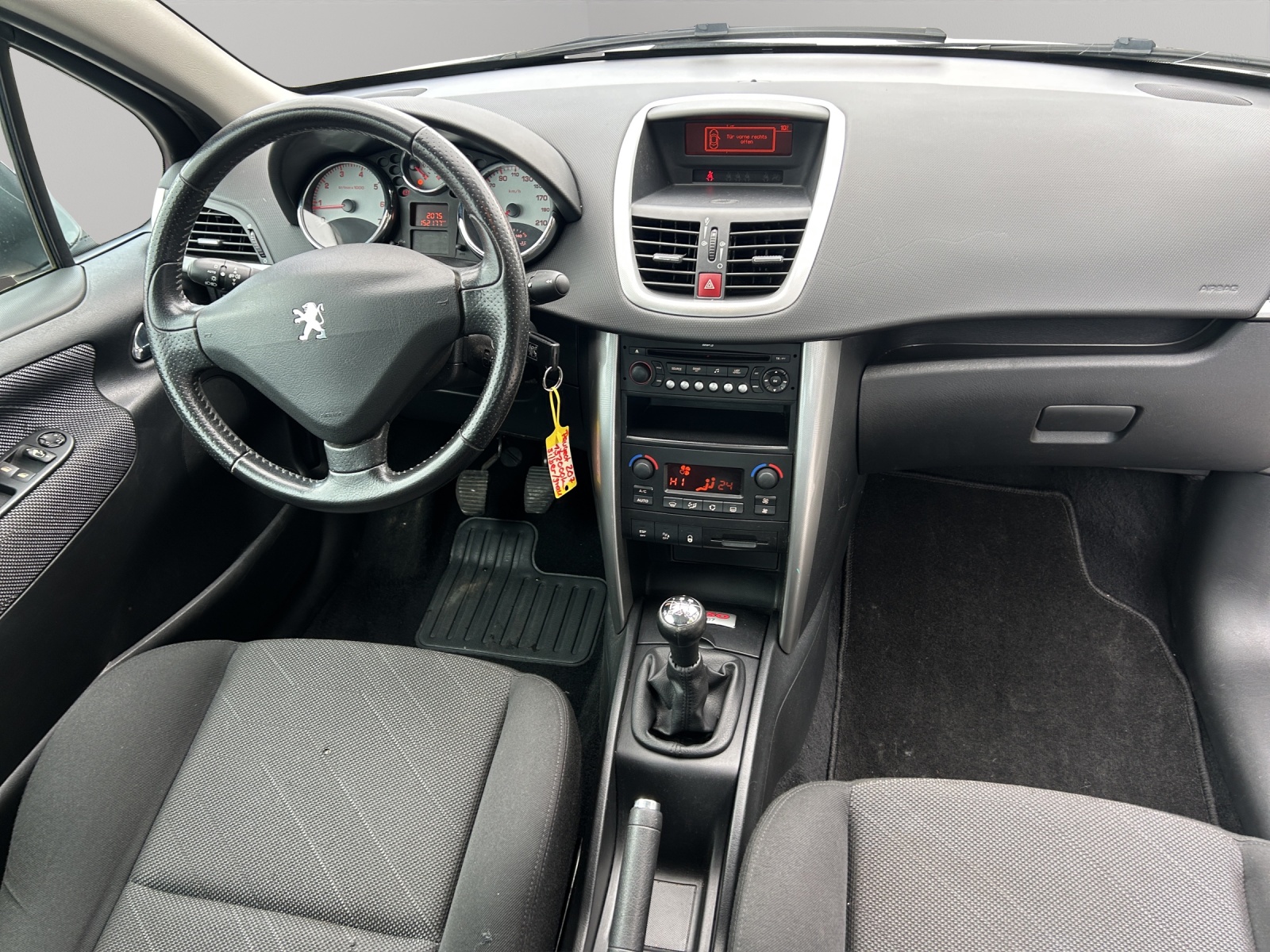 PEUGEOT 207 1.6 16V Turbo GT 150-image-10