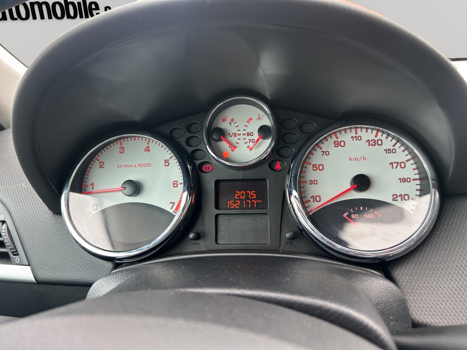 PEUGEOT 207 1.6 16V Turbo GT 150-image-17