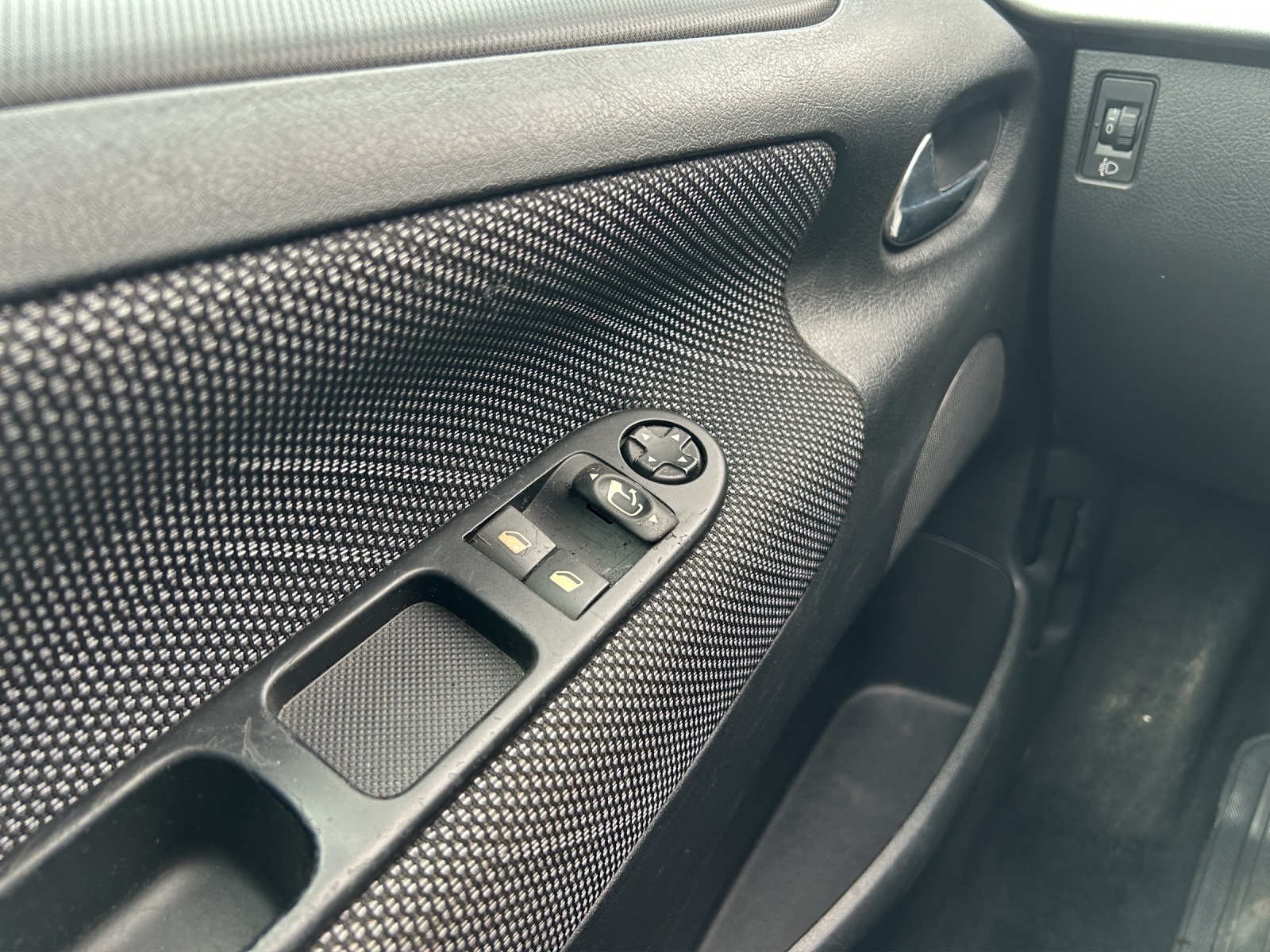 PEUGEOT 207 1.6 16V Turbo GT 150-image-11