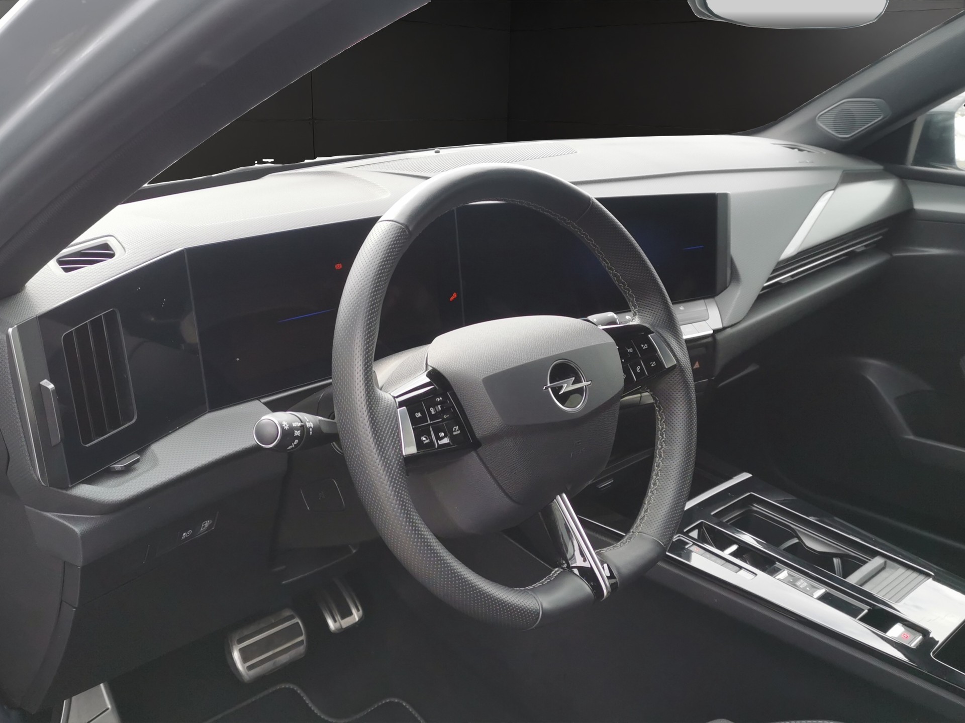 OPEL Astra 1.6 PHEV Turbo Swiss Plus A-image-9