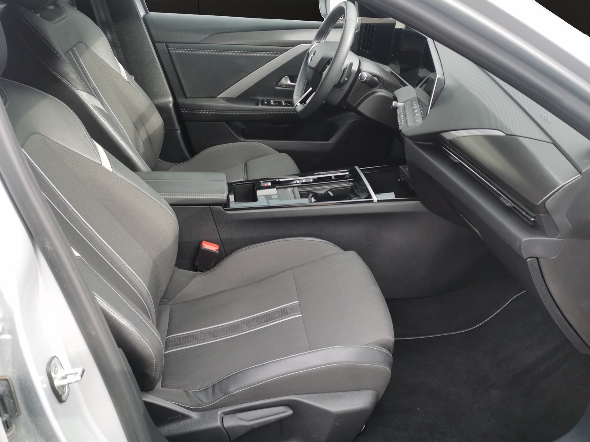 OPEL Astra 1.6 PHEV Turbo Swiss Plus A-image-13