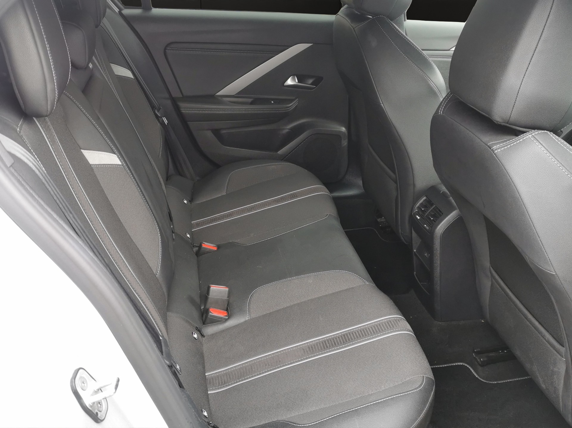 OPEL Astra 1.6 PHEV Turbo Swiss Plus A-image-14
