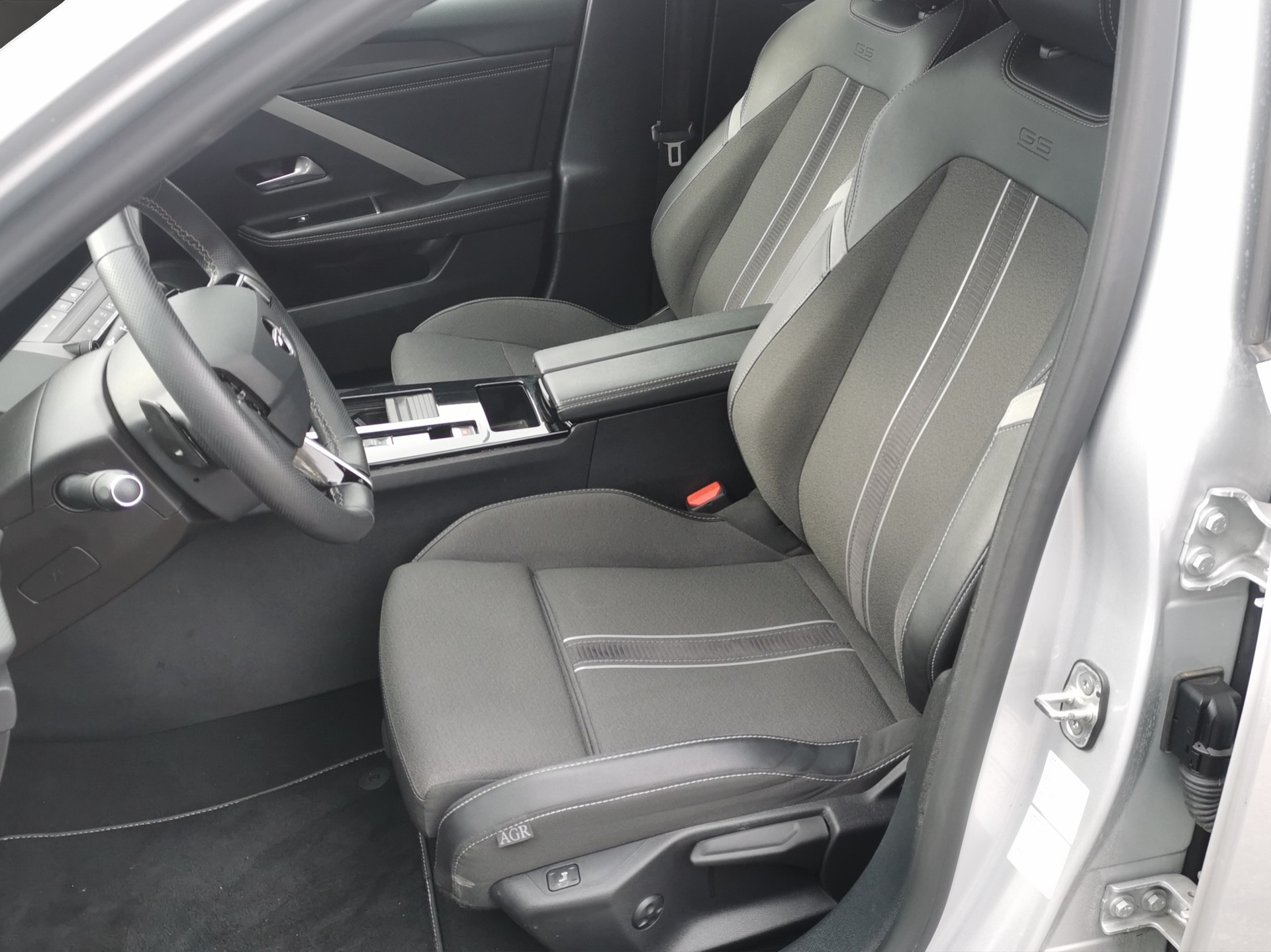 OPEL Astra 1.6 PHEV Turbo Swiss Plus A-image-10