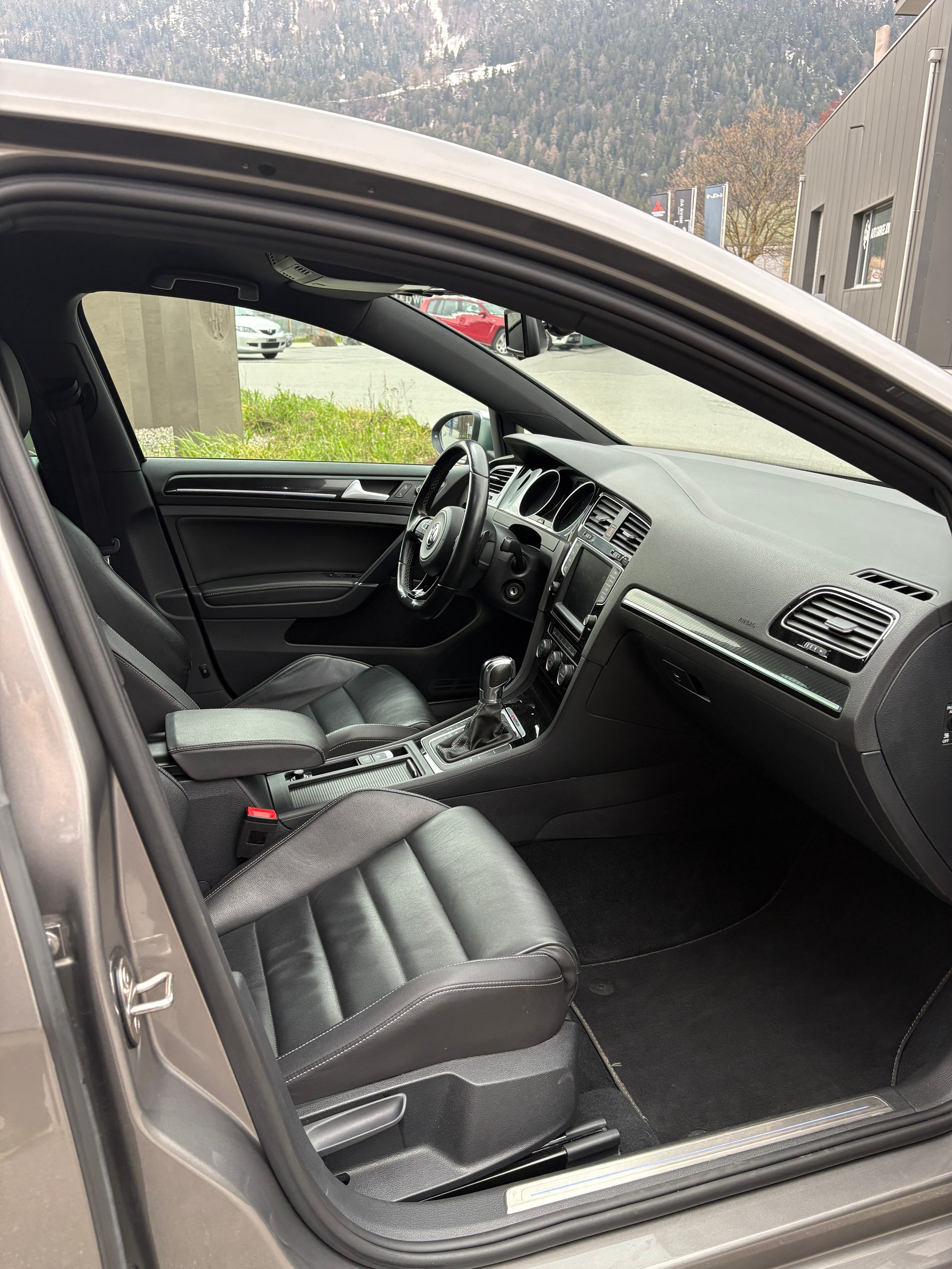 VW Golf 2.0 TSI R 4Motion DSG-image-5