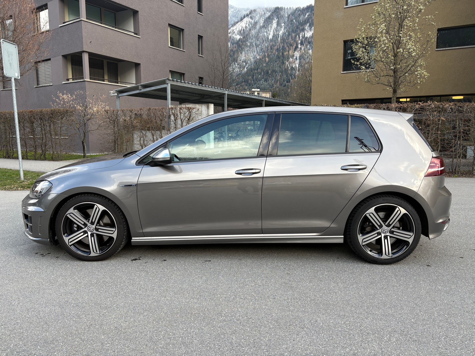 VW Golf 2.0 TSI R 4Motion DSG-image-1