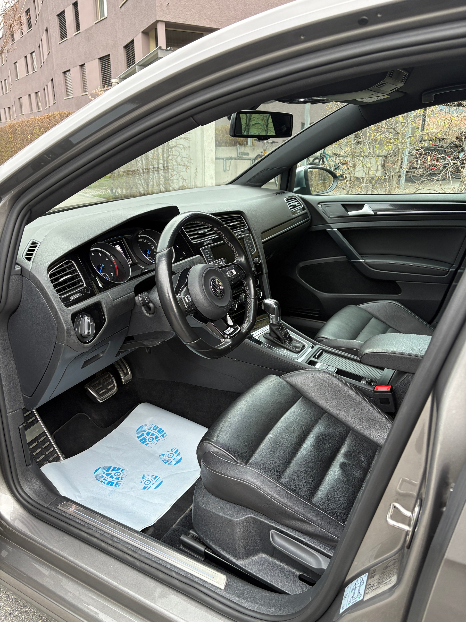VW Golf 2.0 TSI R 4Motion DSG-image-7