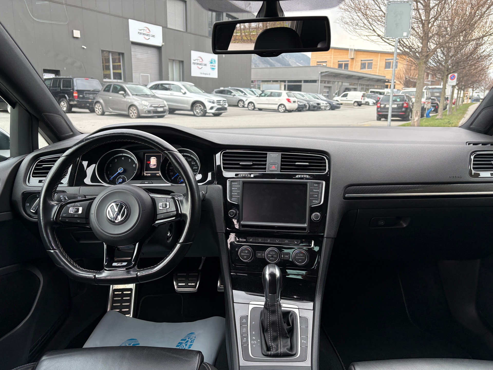 VW Golf 2.0 TSI R 4Motion DSG-image-8
