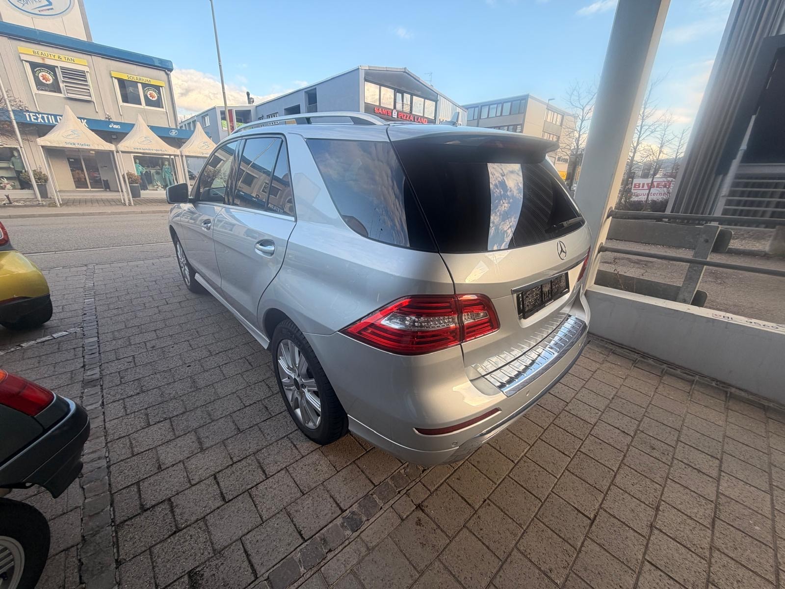 MERCEDES-BENZ ML 350 BlueTEC Executive 4Matic 7G-Tronic-showroom-element-2
