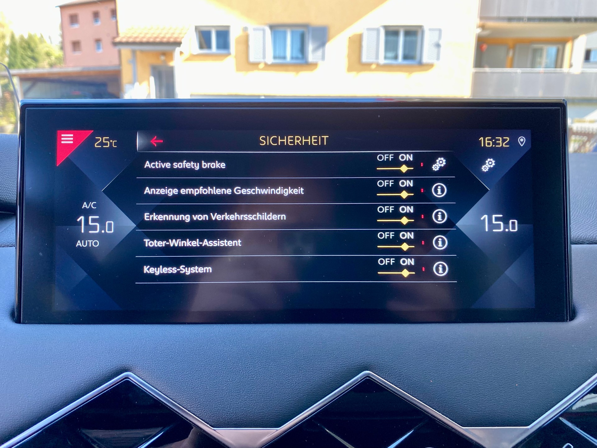 DS AUTOMOBILES DS 3 Crossback 1.2 PureTech SO Chic EAT8-image-11