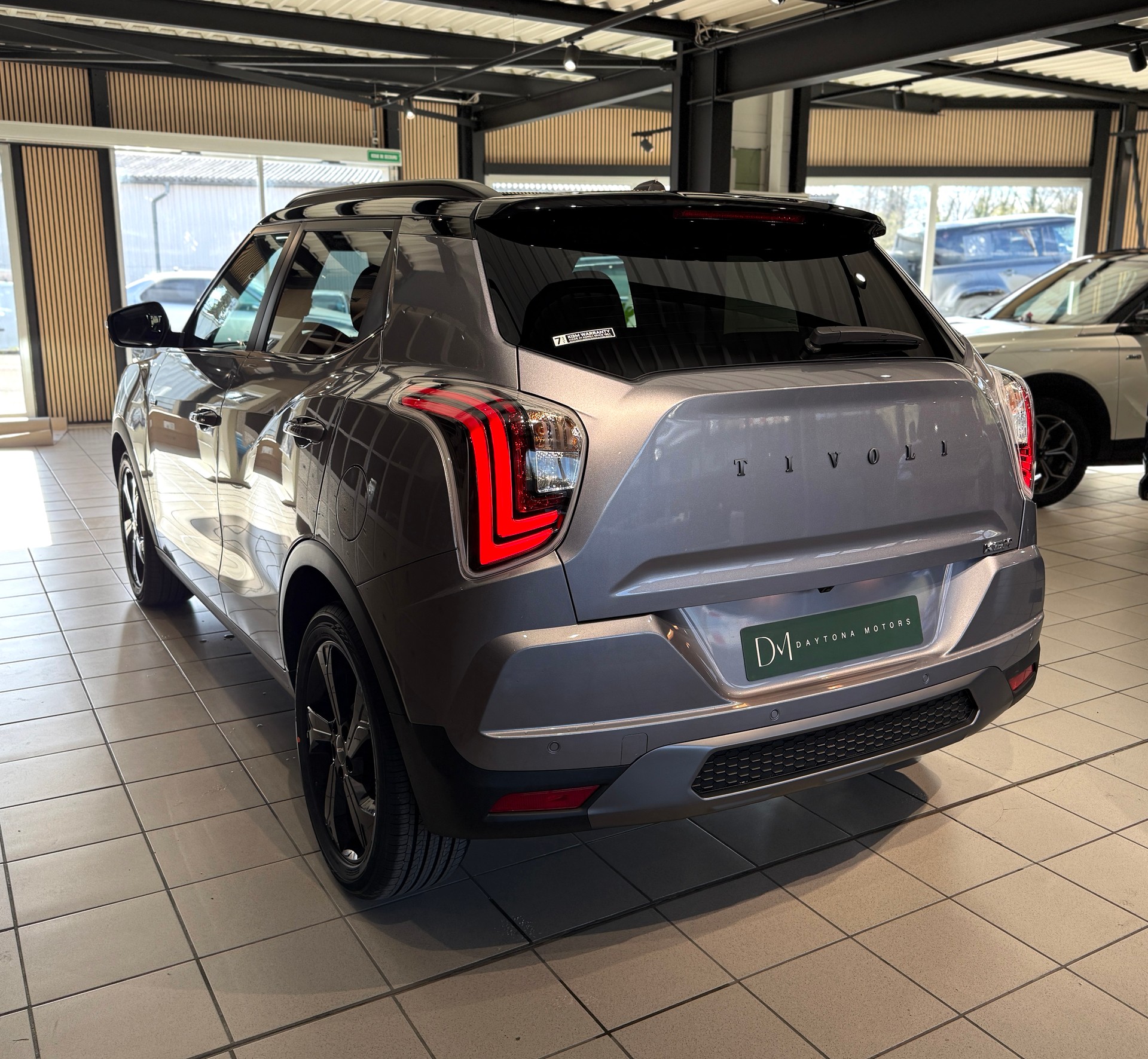 KGM-SsangYong Tivoli 1.5 T GDI Platinum 4WD Automat-image-5