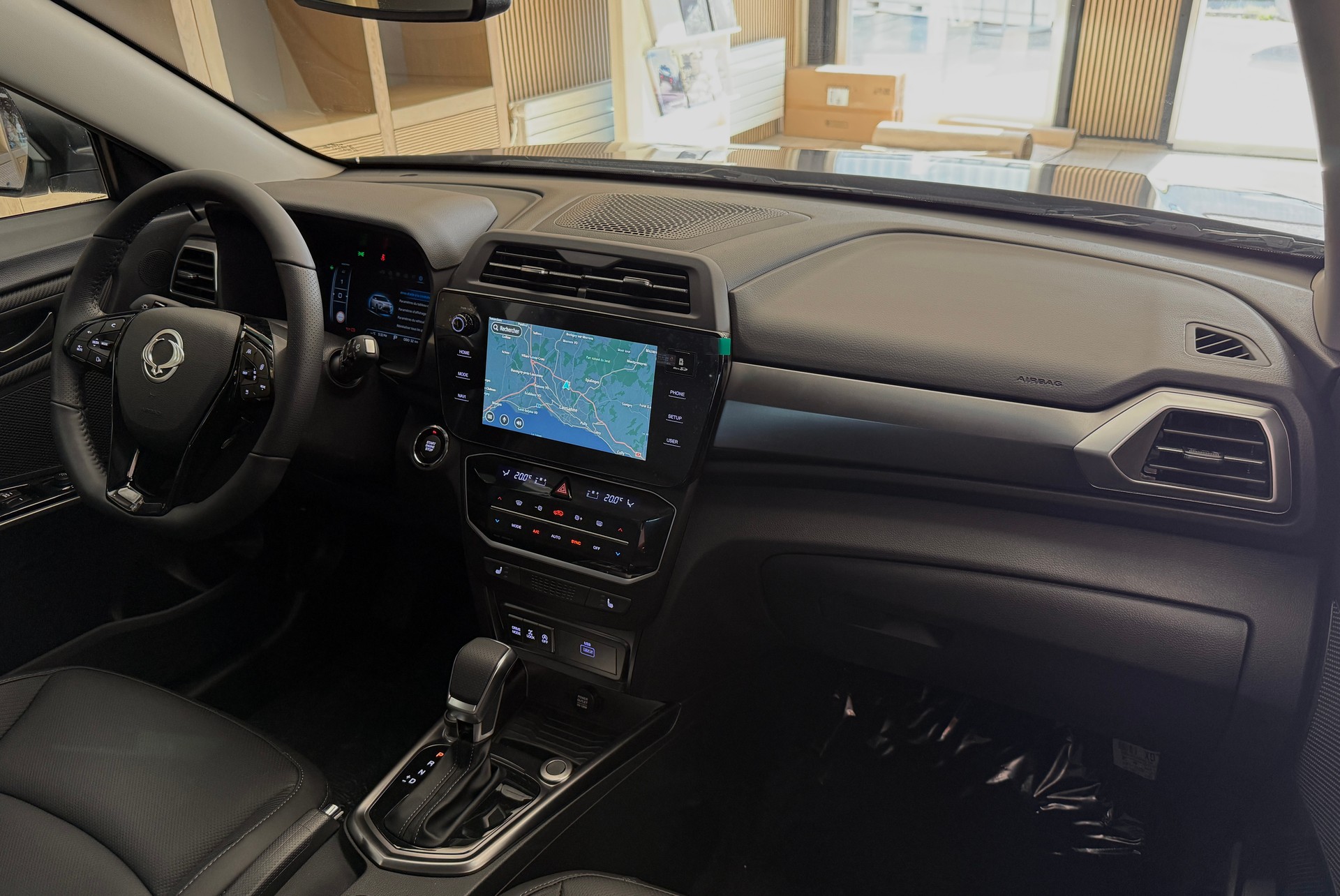 KGM-SsangYong Tivoli 1.5 T GDI Platinum 4WD Automat-image-11