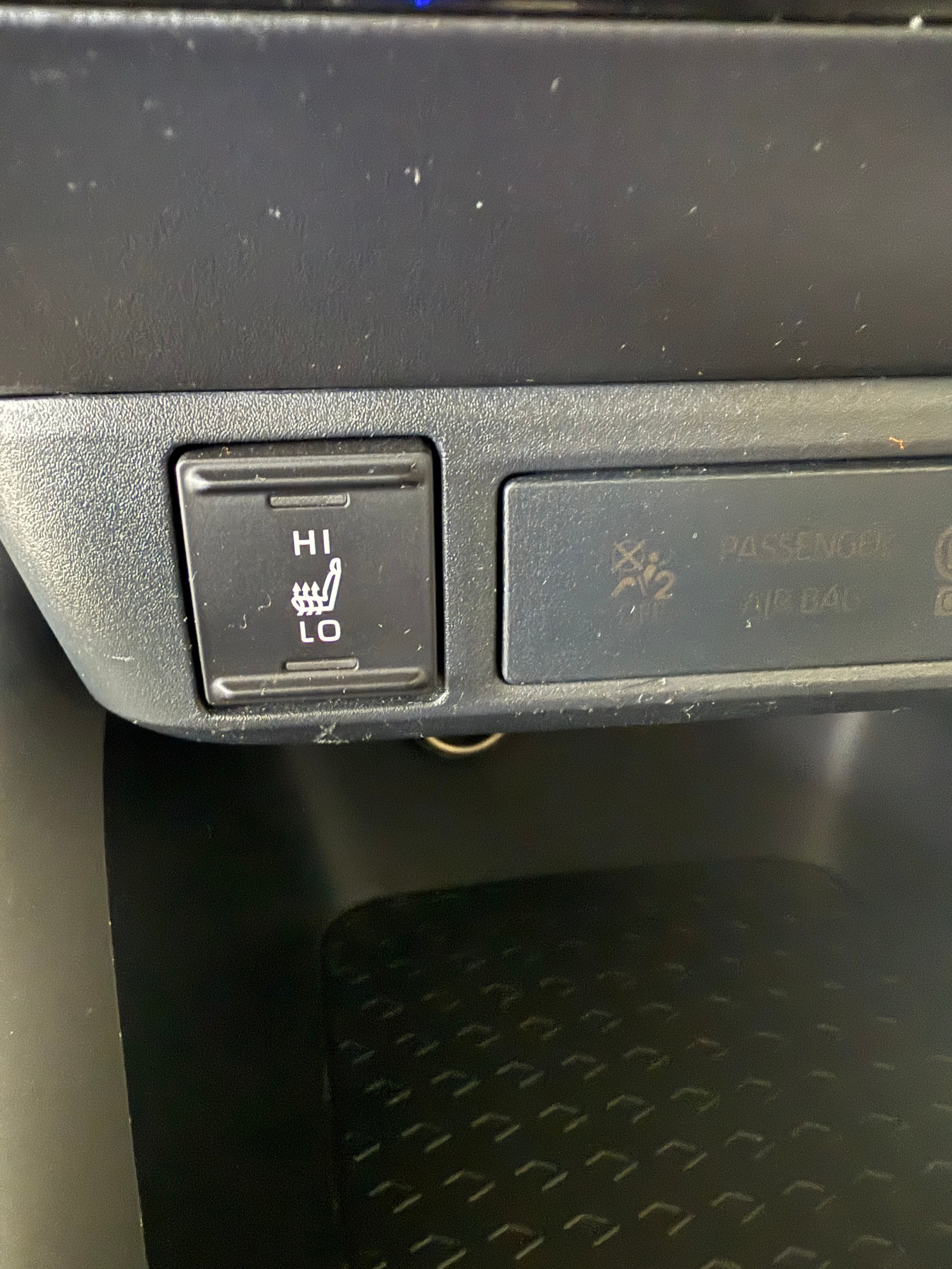 TOYOTA Yaris 1.5 Premium e-CVT-image-15