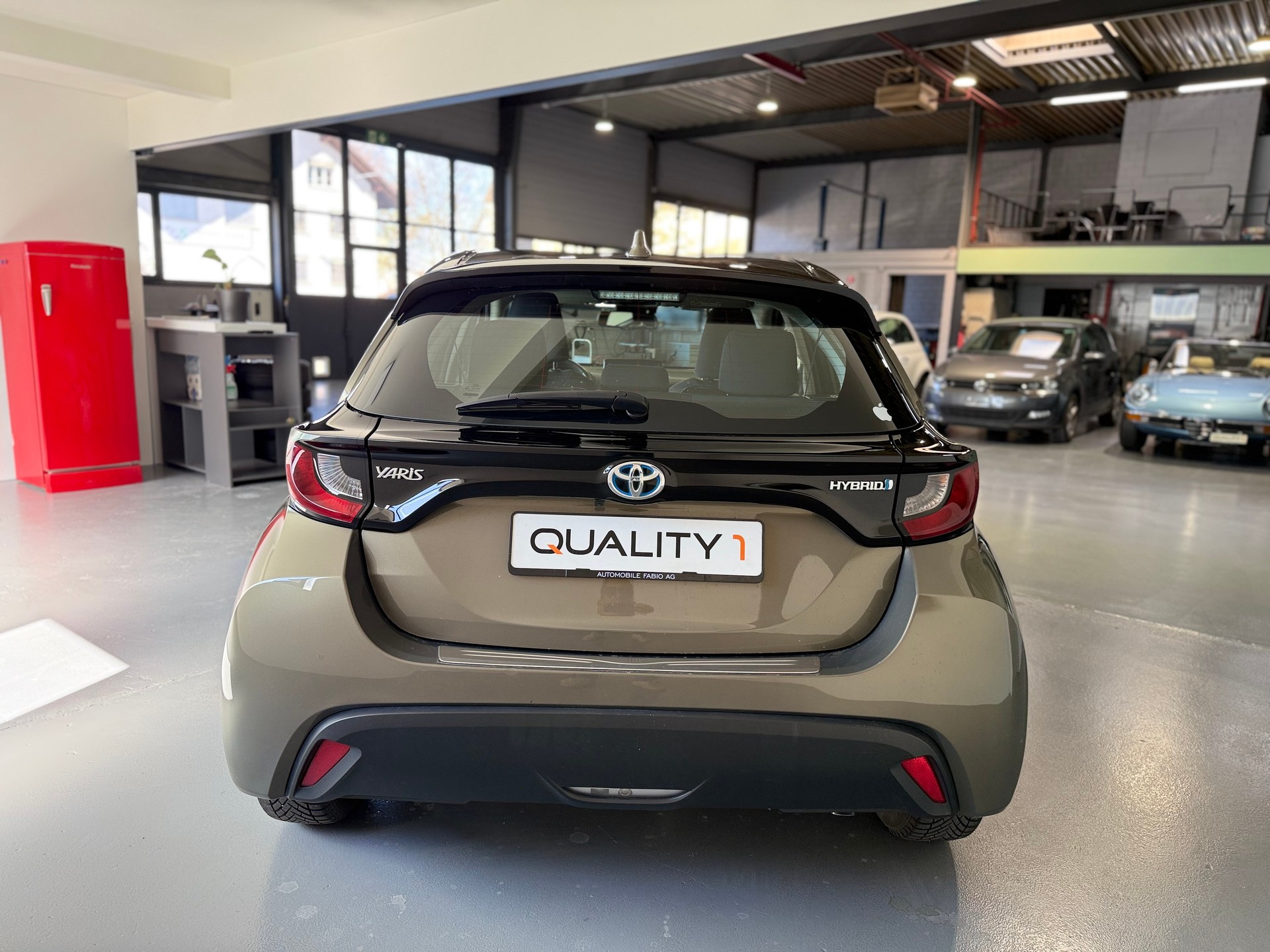 TOYOTA Yaris 1.5 Premium e-CVT-image-4
