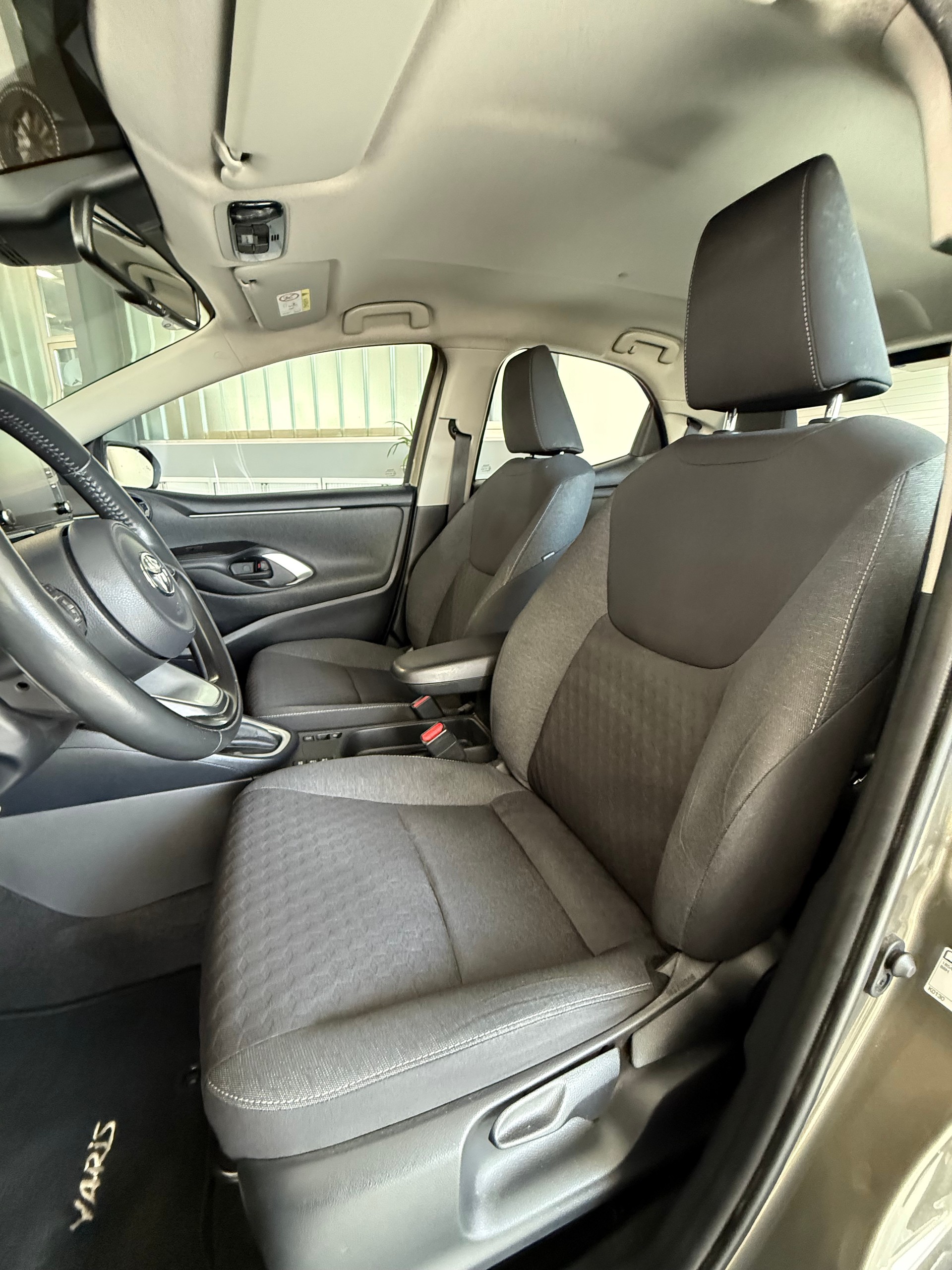 TOYOTA Yaris 1.5 Premium e-CVT-image-5